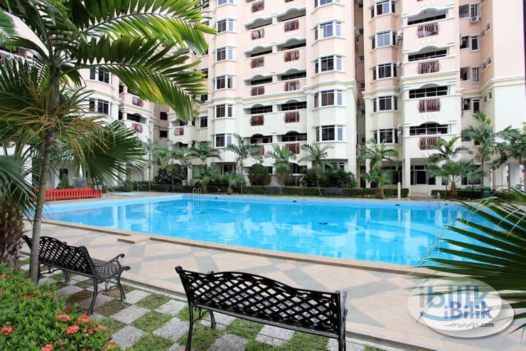 Masterbedroom with attached bathroom at Kuhara Court Condominium, Tawau, for rent - Image 1