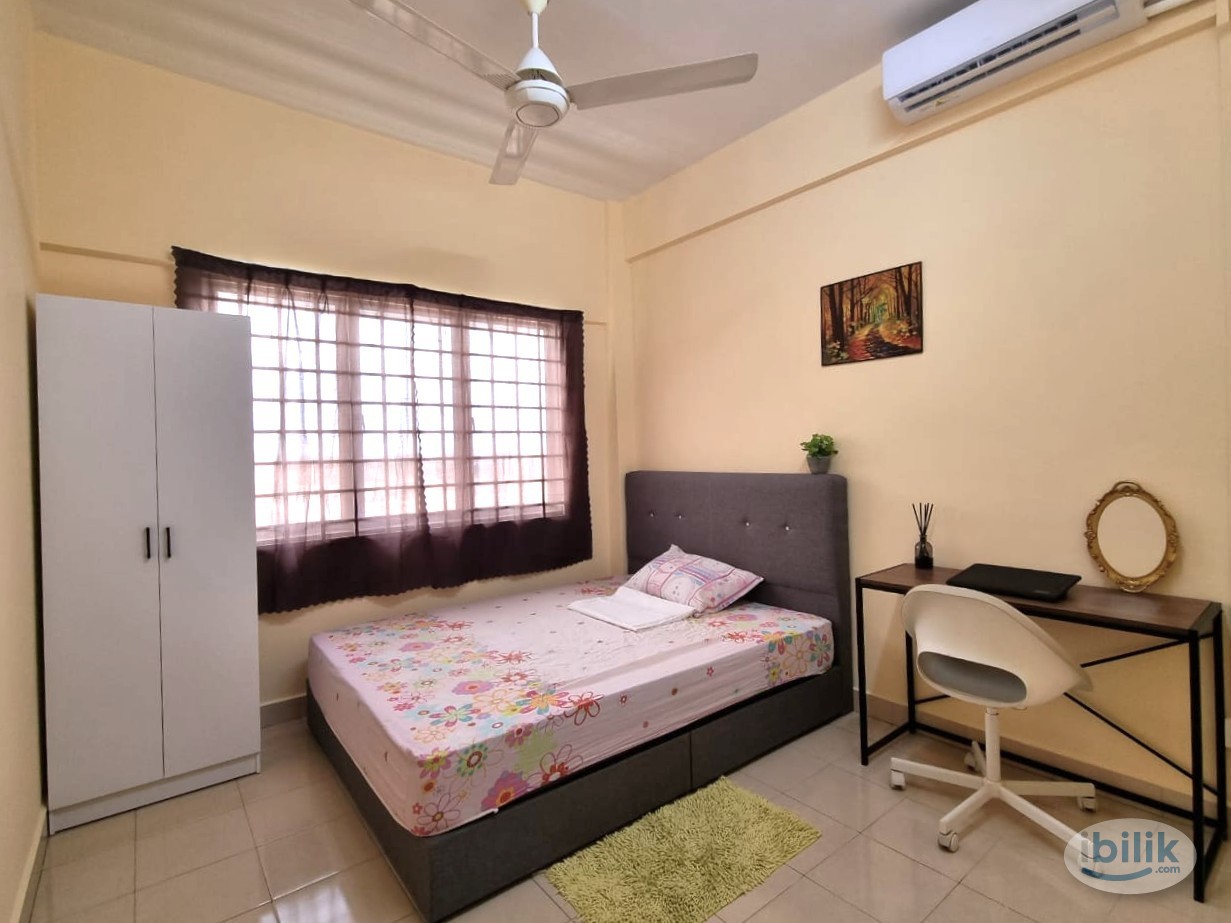Middle Room at Seri Atria Apartment, Subang Bestari - Image 1