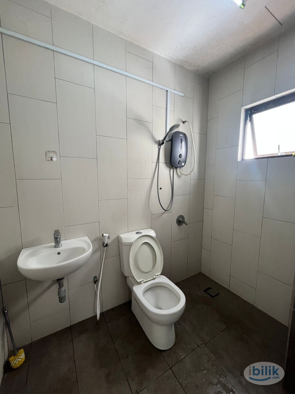 ‼️LOW DEPOSIT‼️SETIA ALAM SPACIOUS MIDDLE ROOM FOR RENT🤩NEAR TO SETIA CITY MALL , TOP GLOVE , KOSSAN , NKVE🎏🎏 - Image 4