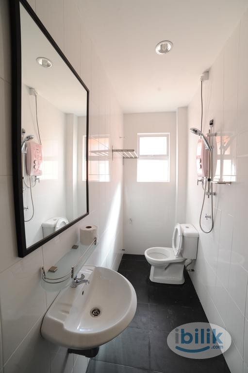 FREE Parking ✔️ Queen-Sized Bliss! 💖 Fully Furnished & Ready for You in Seri Kembangan Serdang Perdana 5 min to Pavilion - Image 3