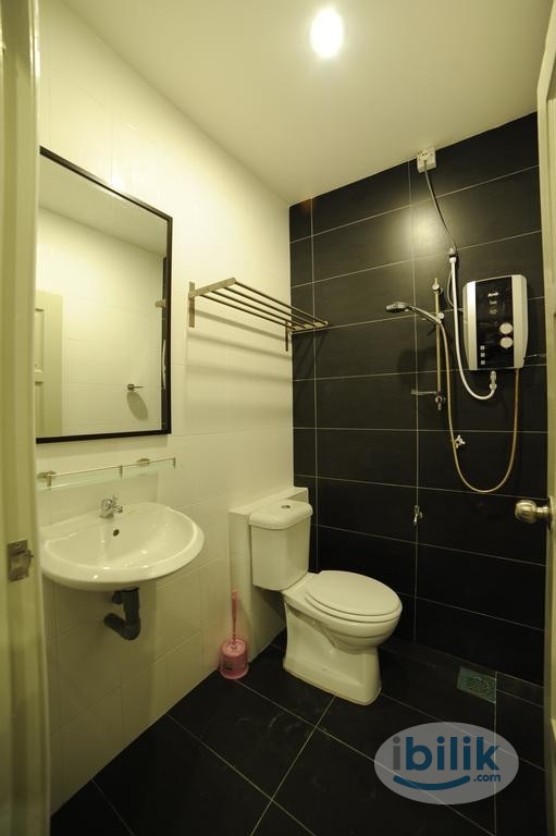 Air Cond 😍 Fully Furnished Queen Room 👌🏼️ Just Bring Your Suitcase! in Seri Kembangan Serdang Perdana 5 min to Pavilion  - Image 3