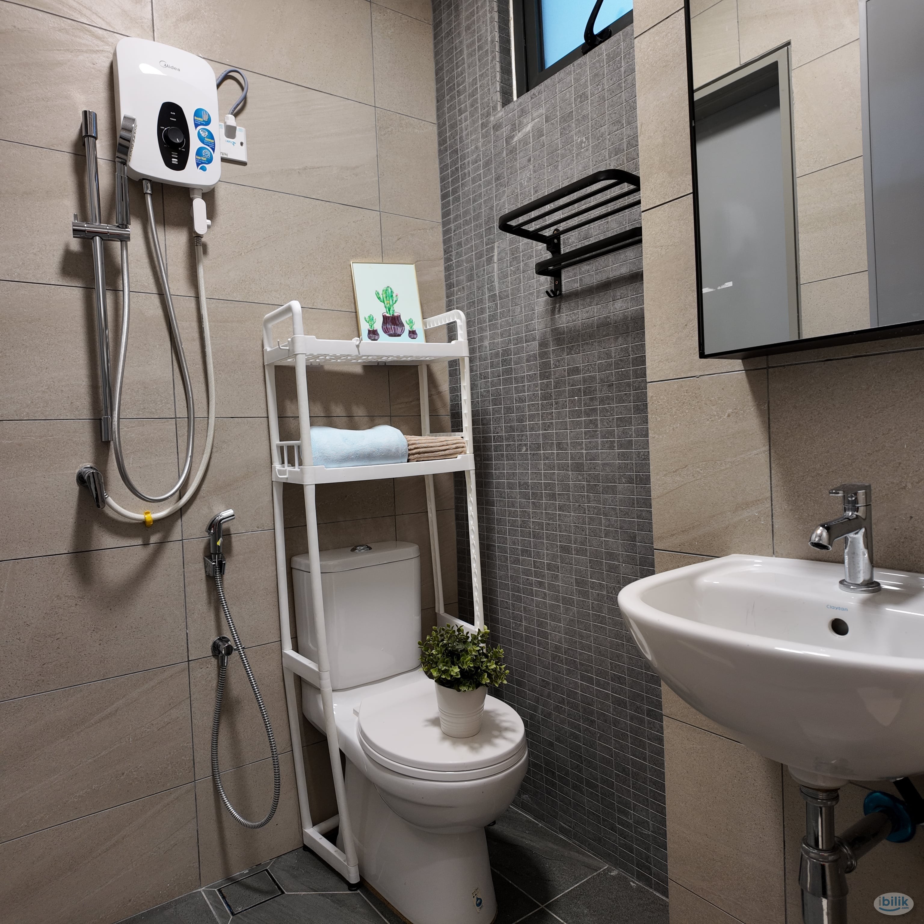 D7 (Blok Seven) Lagoon Perdana MIDDLE Room With Attach Bathroom NEW FULLY FURNISHED - Image 1
