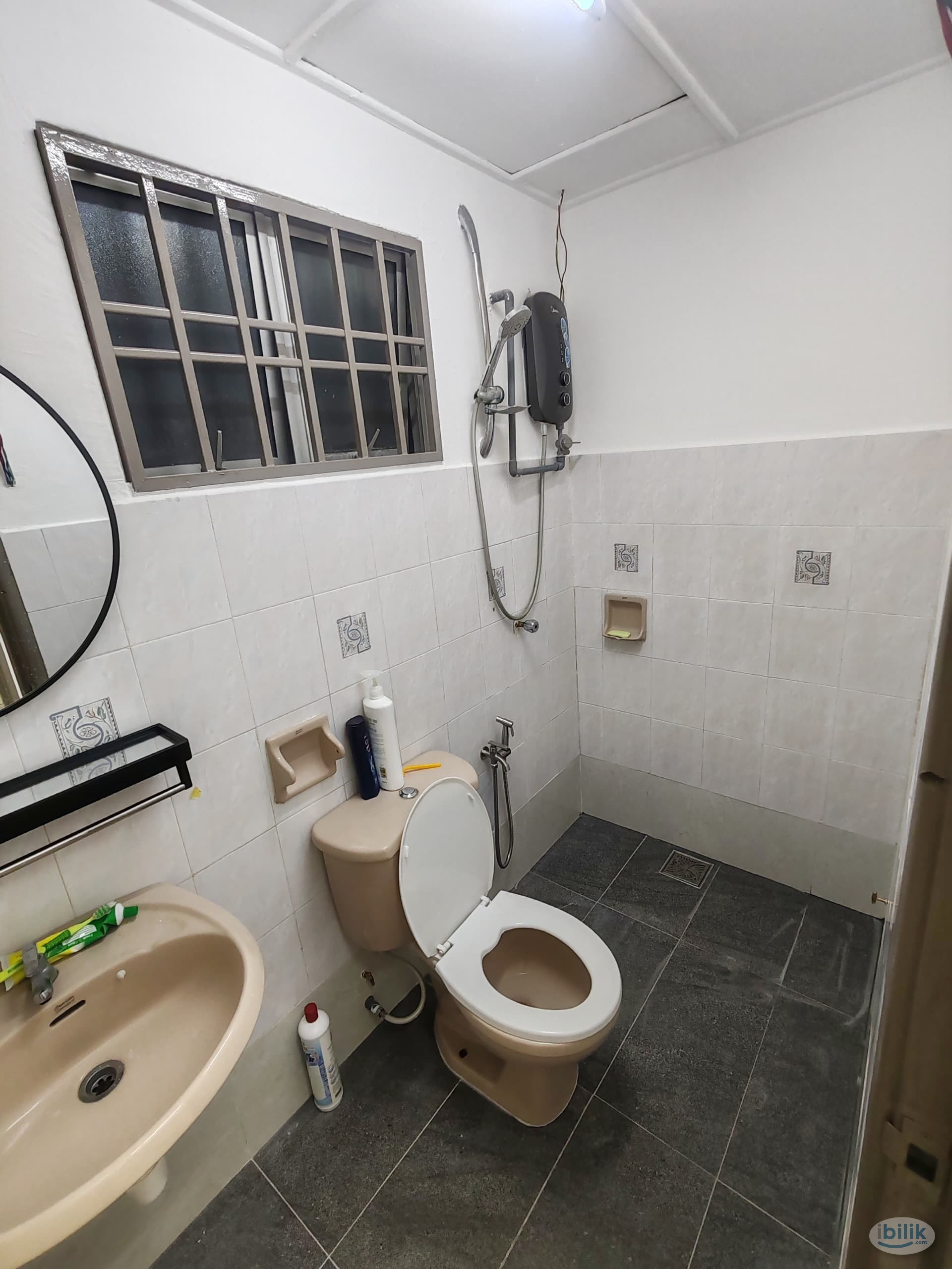 Middle Room at Puchong, Selangor - Image 5