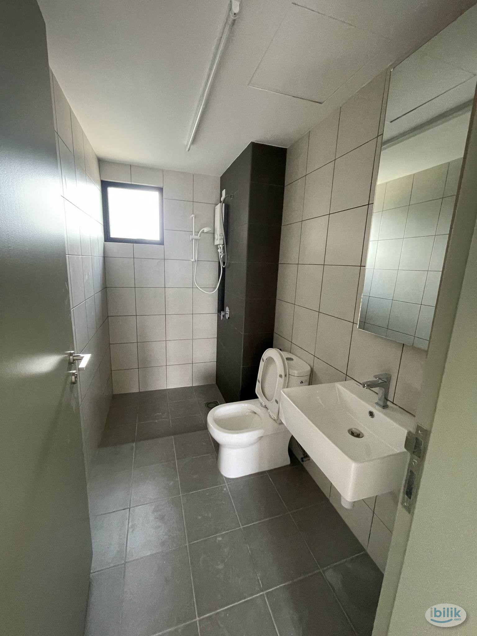 Middle Room at Damansara Perdana, Petaling Jaya - Image 2
