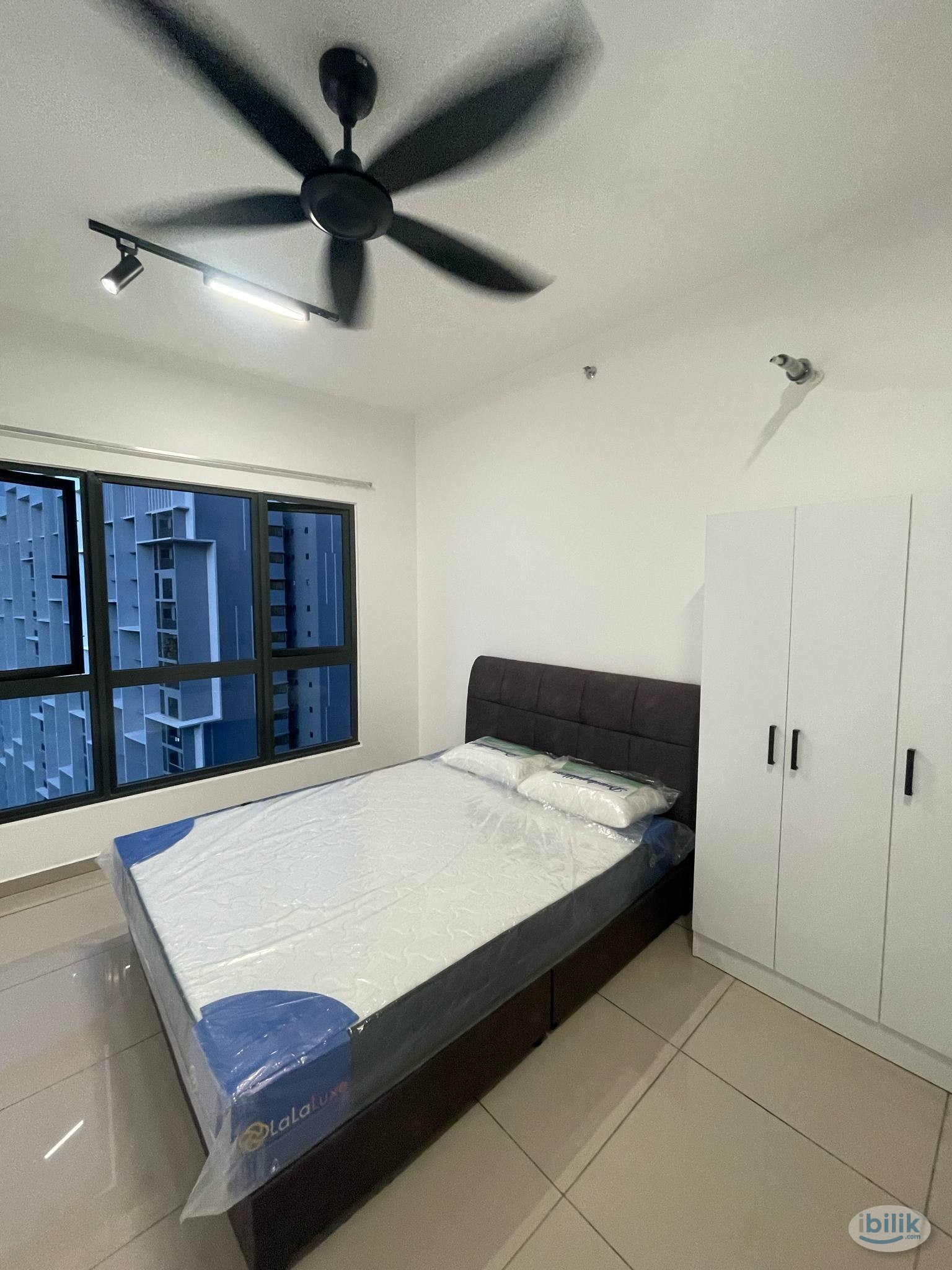 Middle Room at Damansara Perdana, Petaling Jaya - Image 1