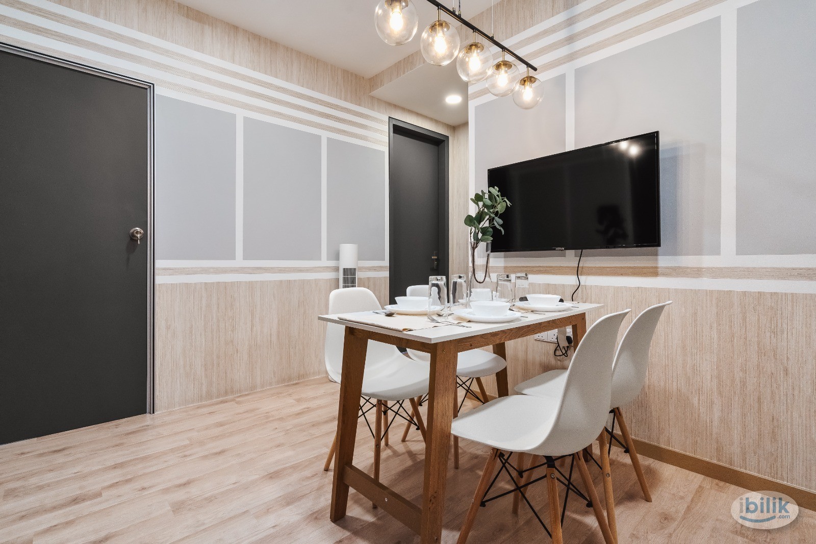 Middle Room at Emporis, Kota Damansara - Image 1