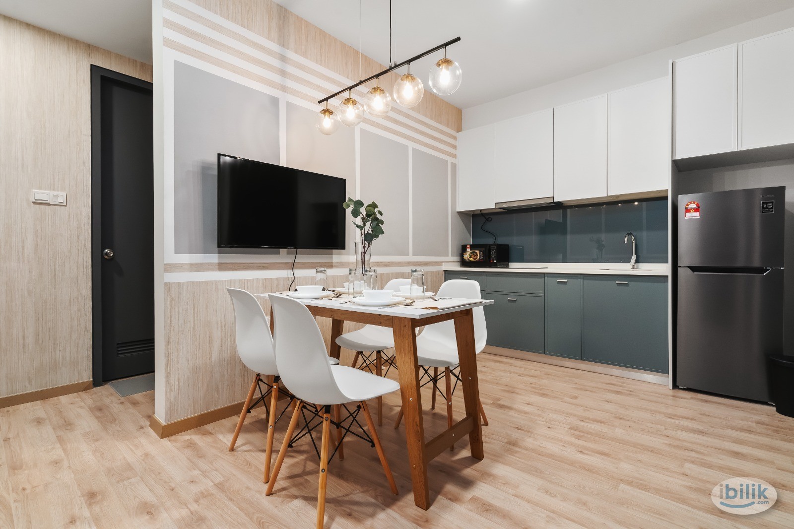 Middle Room at Emporis, Kota Damansara - Image 5