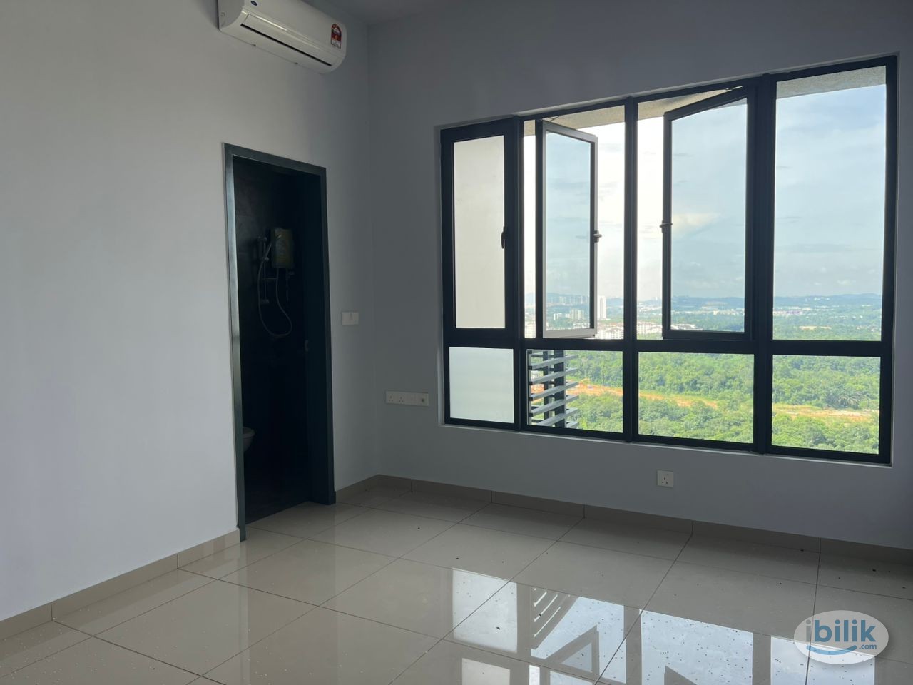Semenyih Midland City Master Bedroom with Private Bath - Image 2