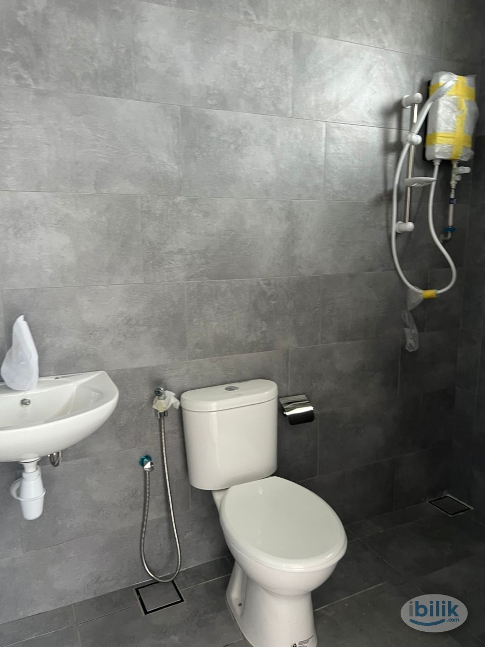 Semenyih Midland City Master Bedroom with Private Bath - Image 4