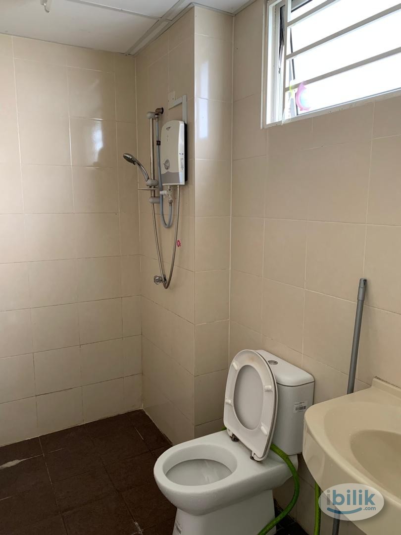 Middle Room at Platinum Lake PV20, Setapak - Image 4