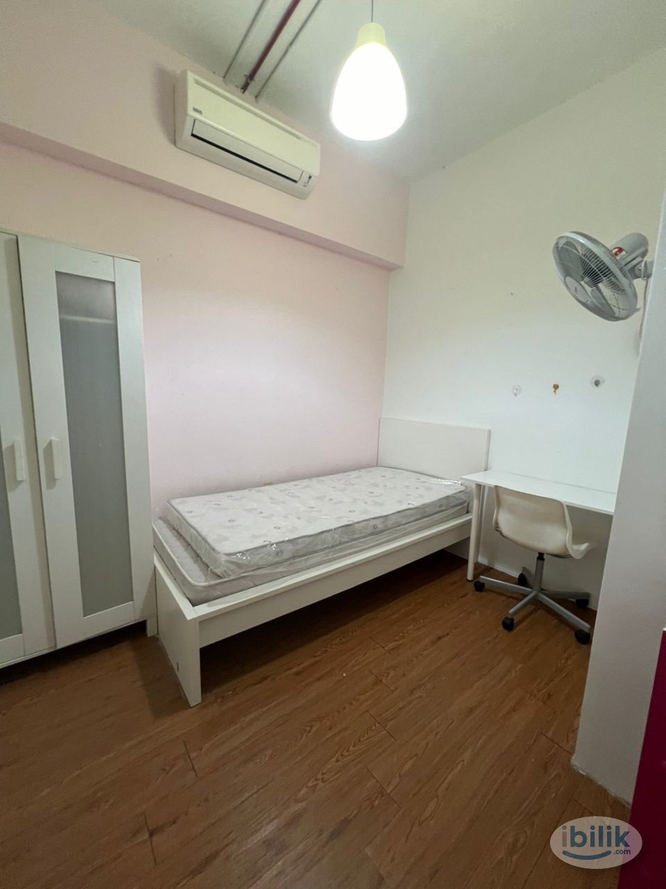 ss15 full furnished with low deposit and zero deposit,free wifi, accept short term , welcome intern student, allow 2 pax - Image 1