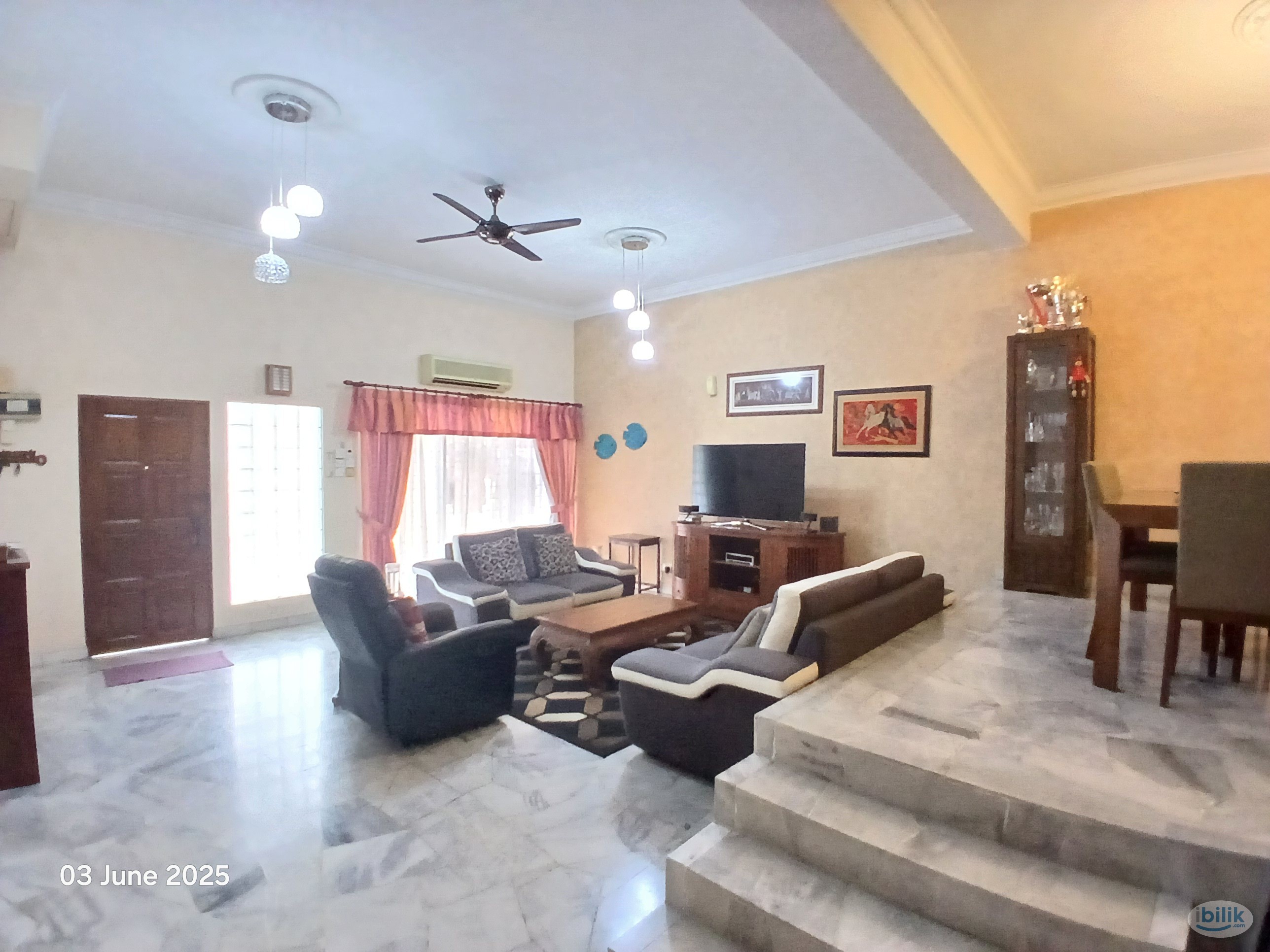 Master room with *FREE* carpark - Image 1