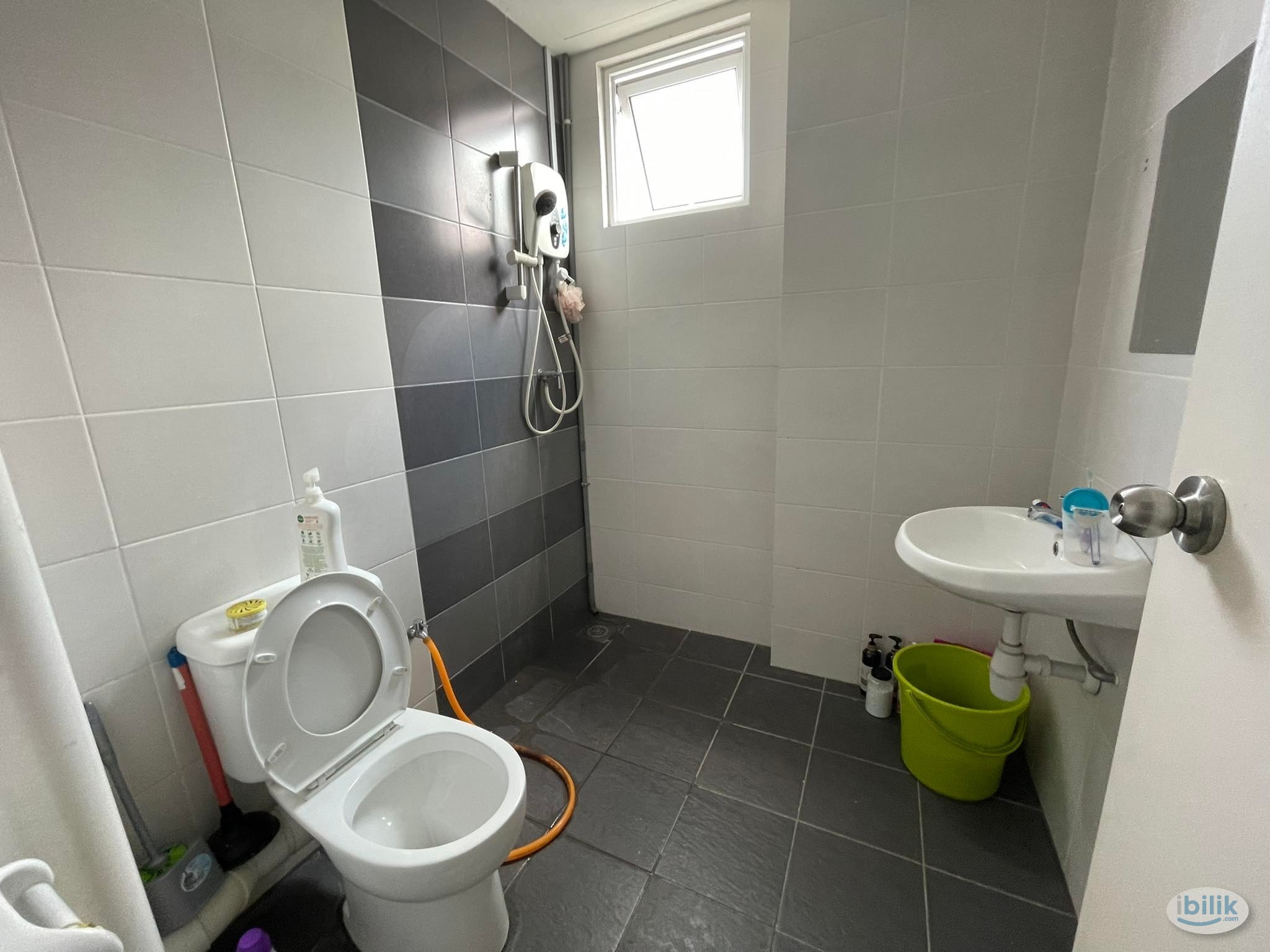 Middle Room at The H2O, Jelutong - Image 3