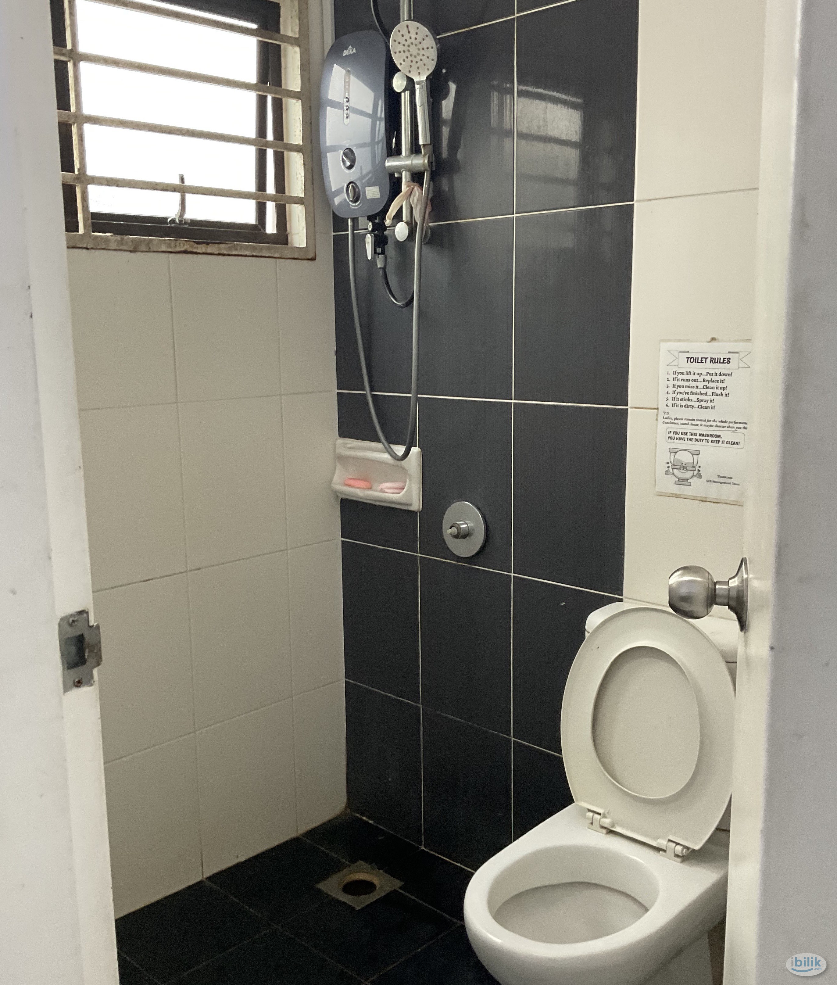 💎Bandar Utama 1💎BIG Master Room (with window)💎Queen Size Bed - Image 4