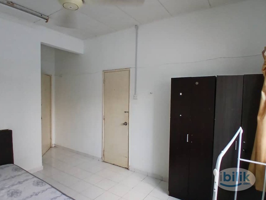 💎Bandar Utama 1💎BIG Master Room (with window)💎Queen Size Bed - Image 2