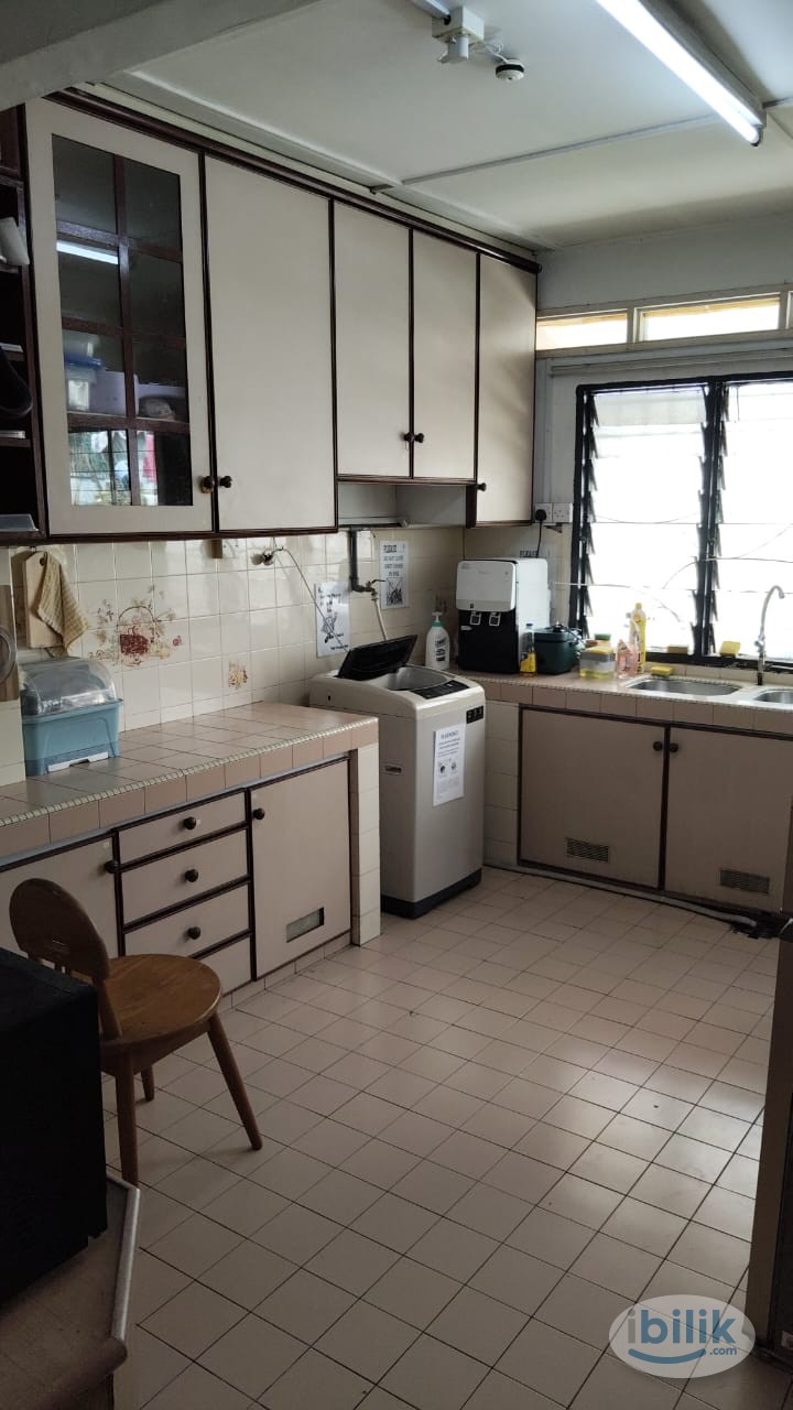 Cozy & Comfortable Middle Room @ Bandar Puteri Puchong - Image 4