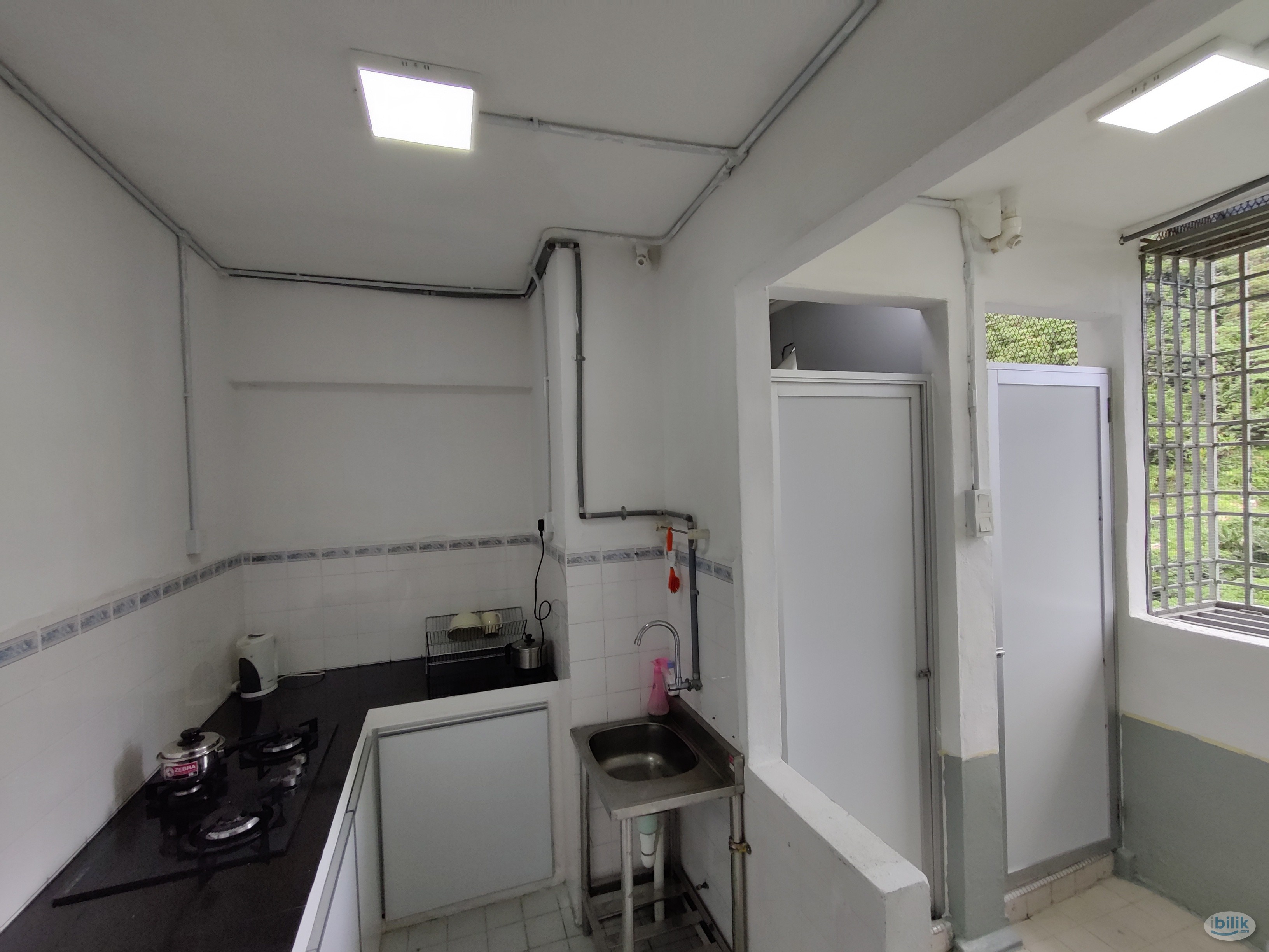 Majestic Corner Room for Rent at Paya Terubong. - Image 4