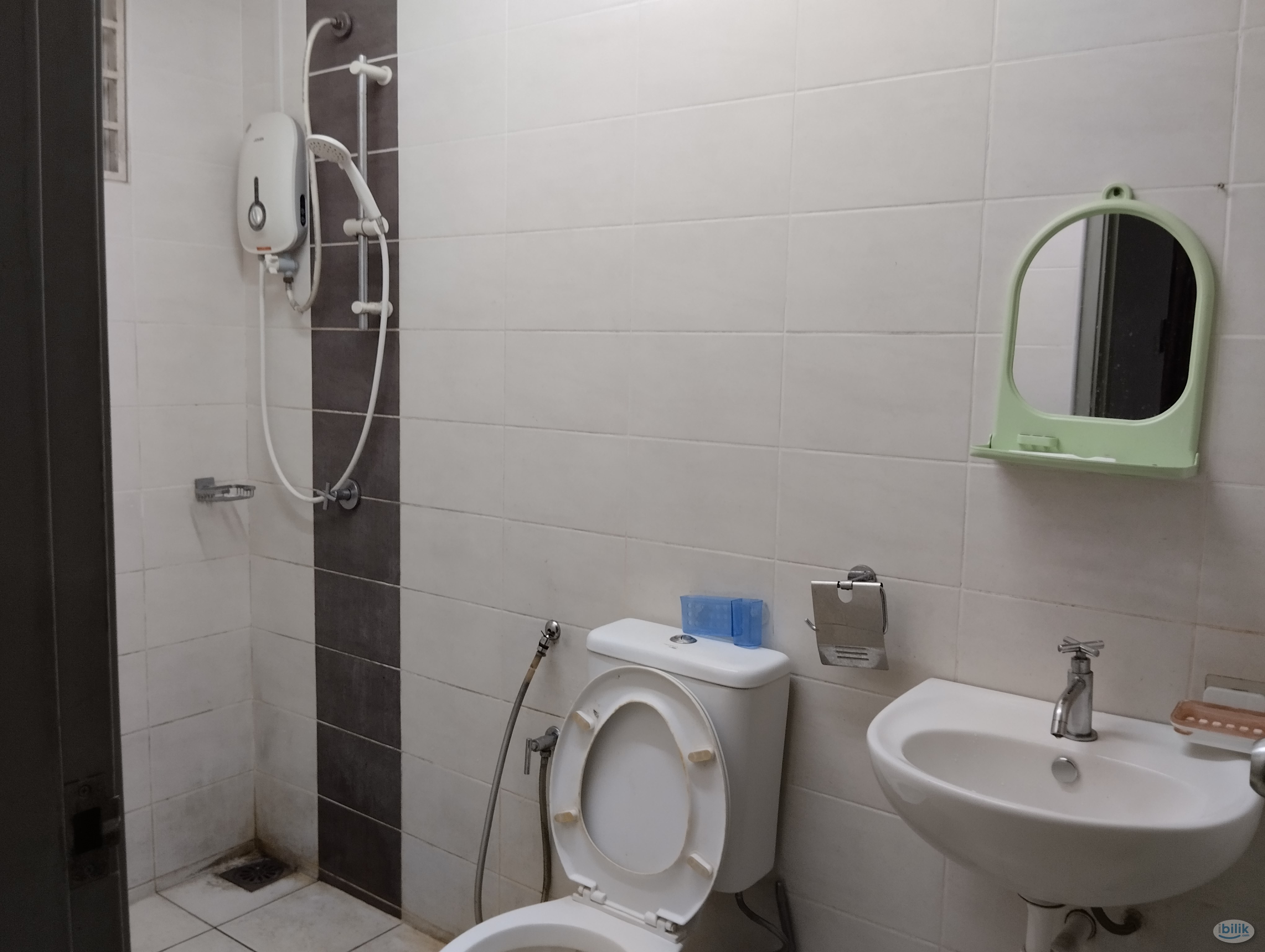 Middle Room at Parc @ One South, Seri Kembangan - Image 4