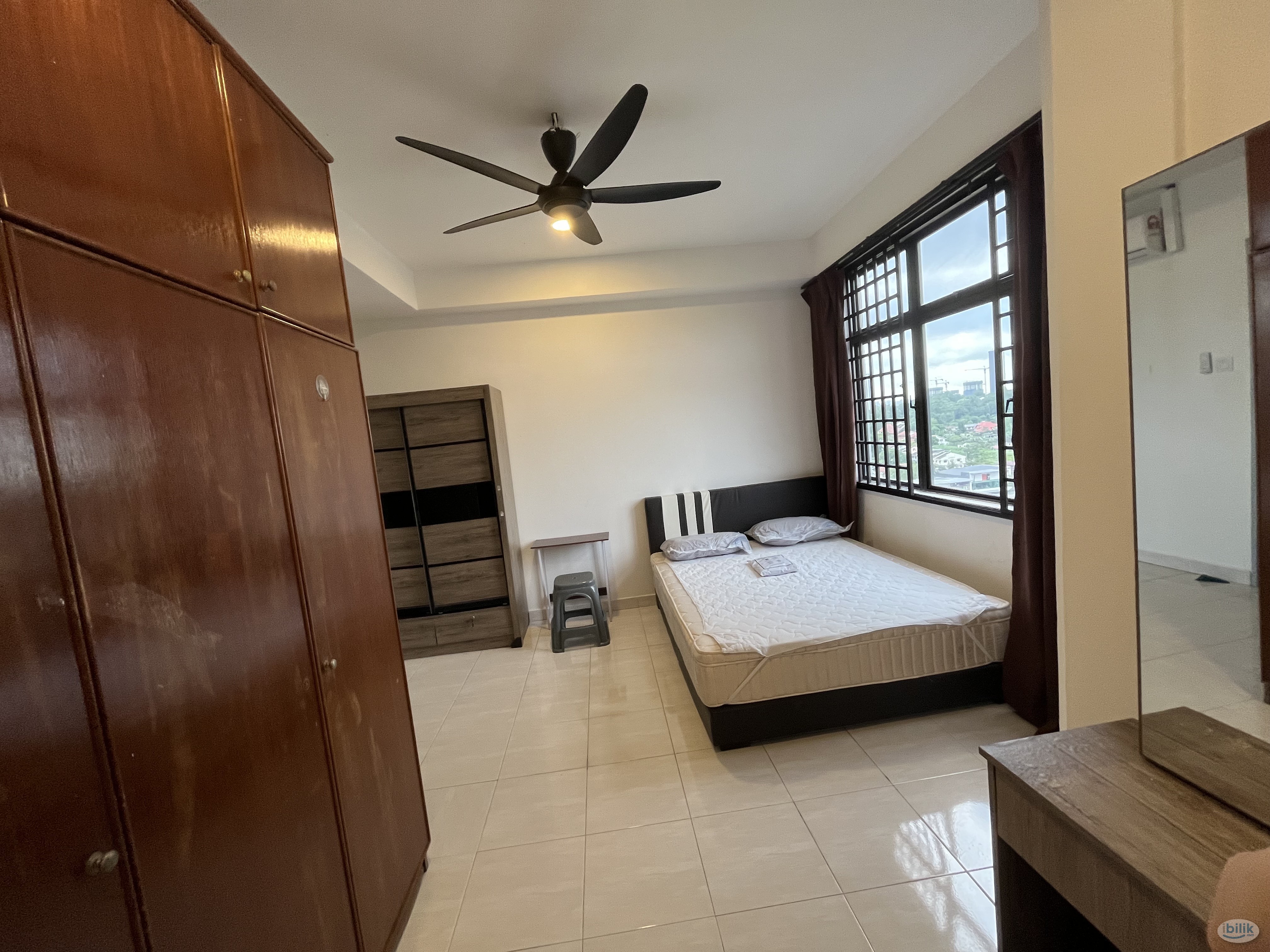 Big Middle Aircond Room at Aloha Towers, Johor Bahru - Image 1