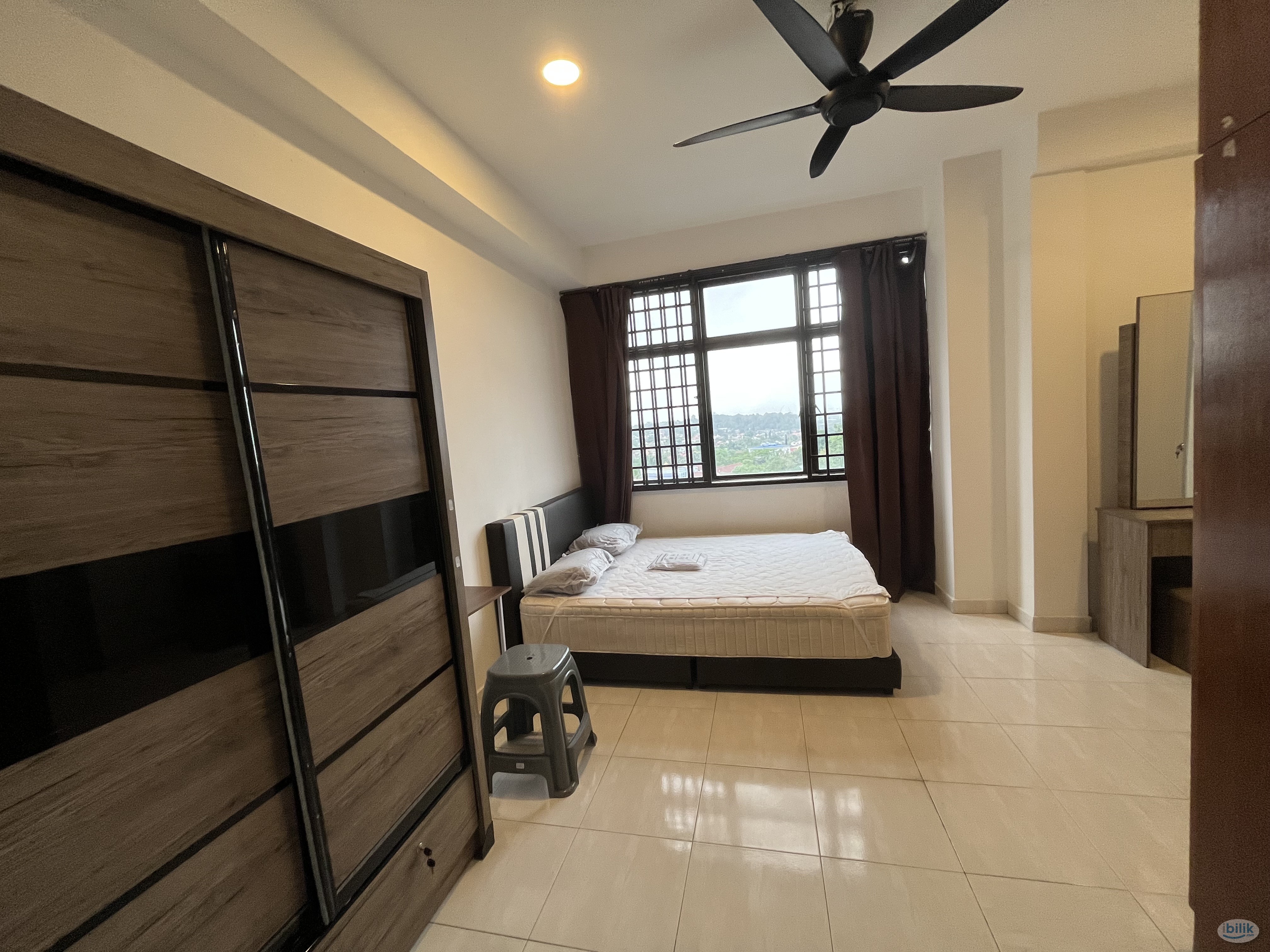 Big Middle Aircond Room at Aloha Towers, Johor Bahru - Image 2
