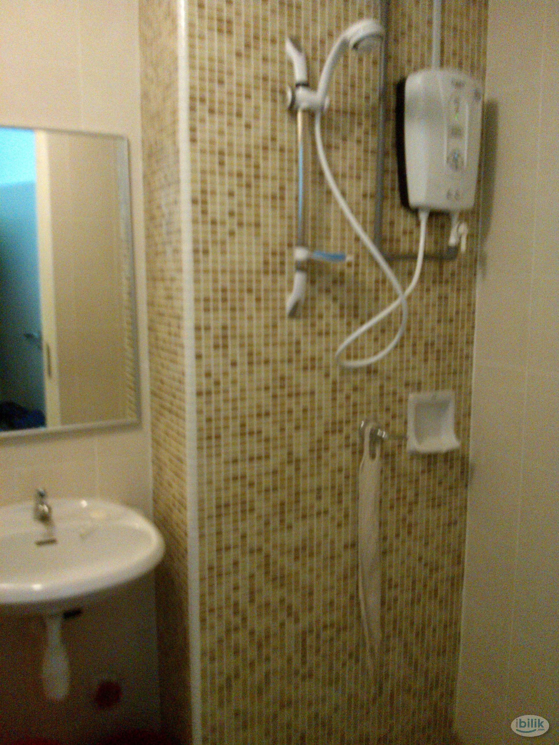 Middle Room at Metropolitan Square, Damansara Perdana - Image 2