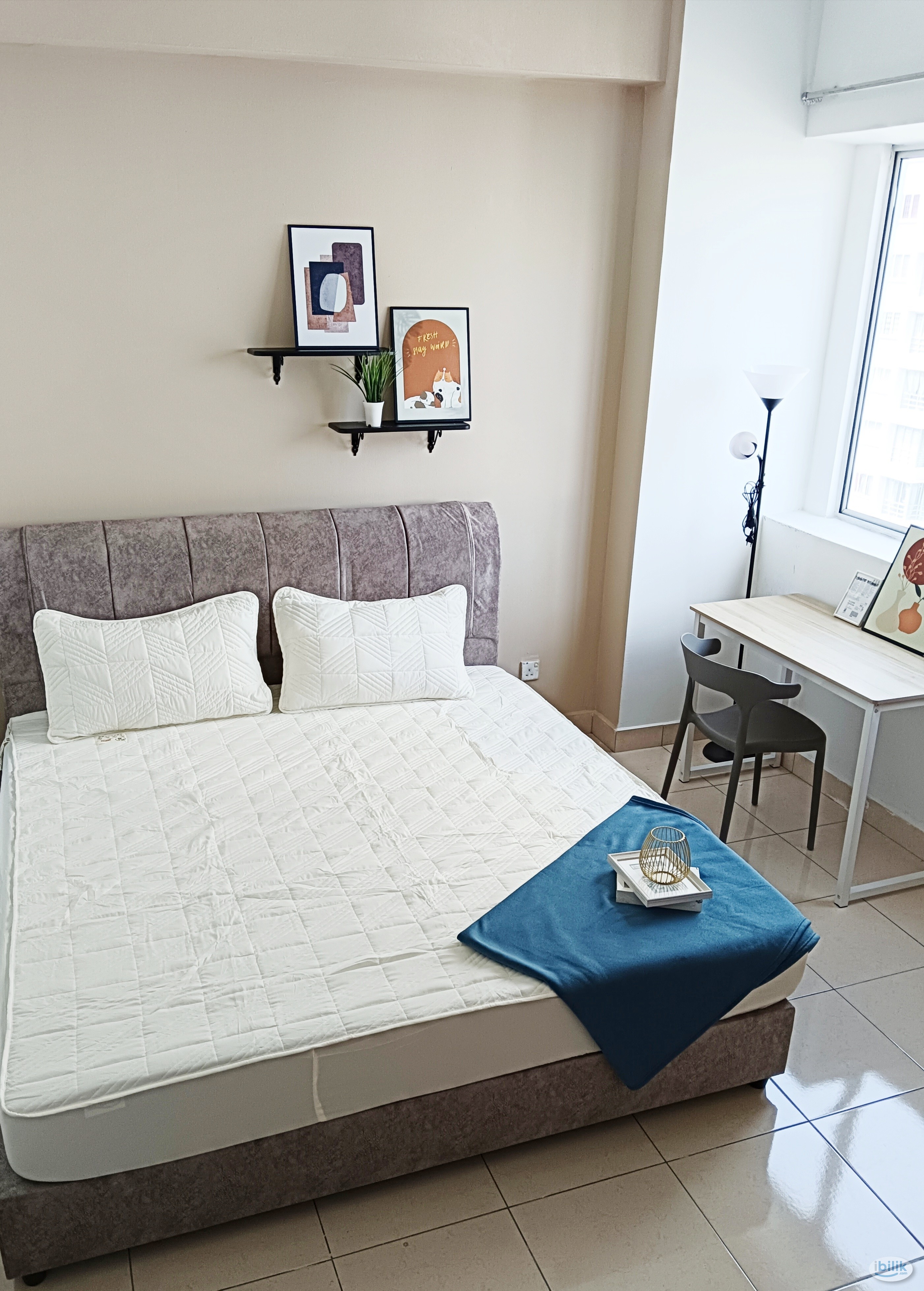 Female unit, large Master Bedroom, 10 mins walk to LRT - Image 1