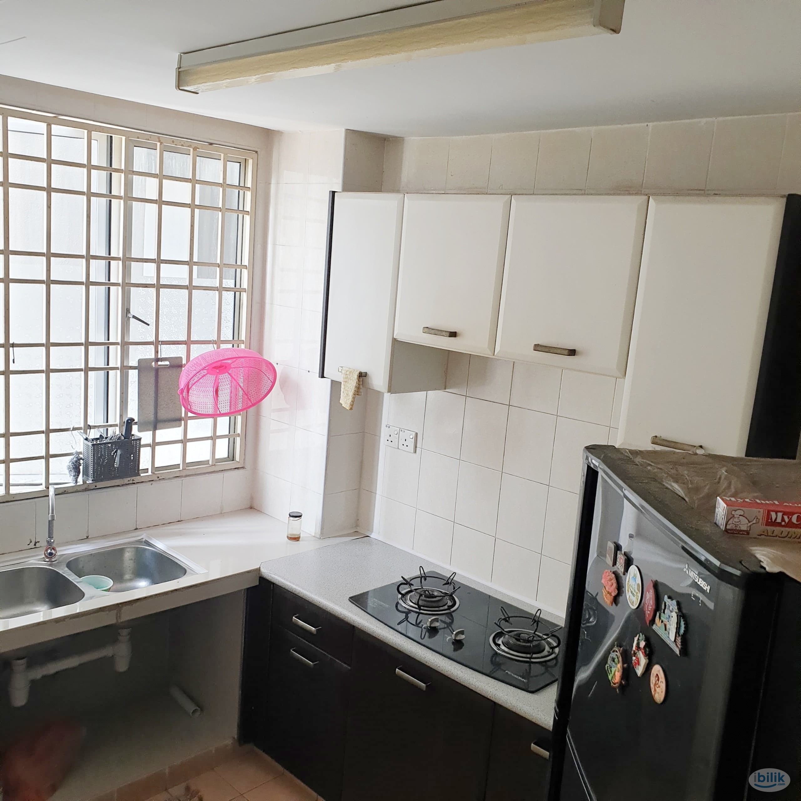 Female unit, large Master Bedroom, 10 mins walk to LRT - Image 3