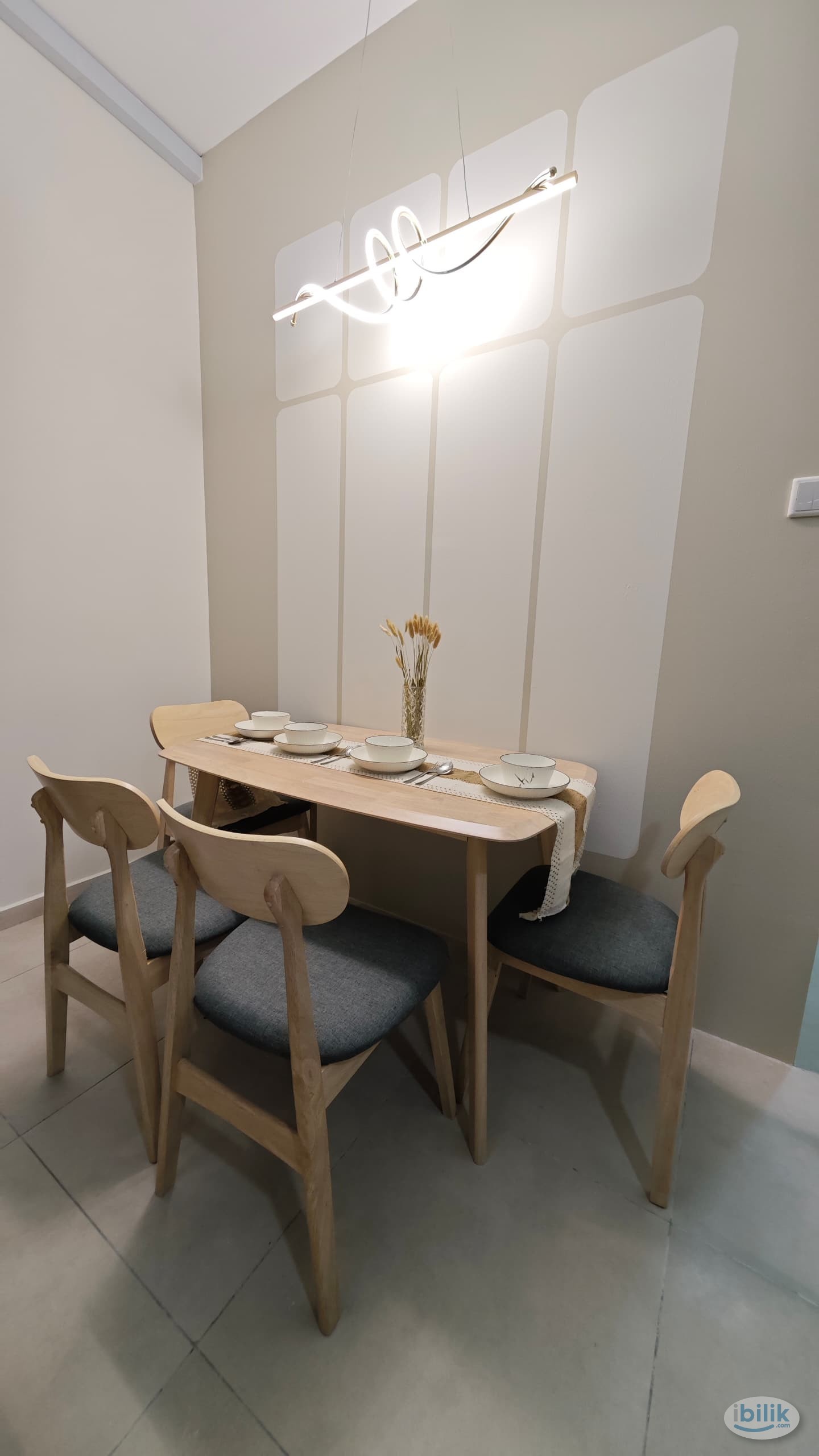 Middle Room at Meta Residences Putra Permai, Seri Kembangan - Image 2