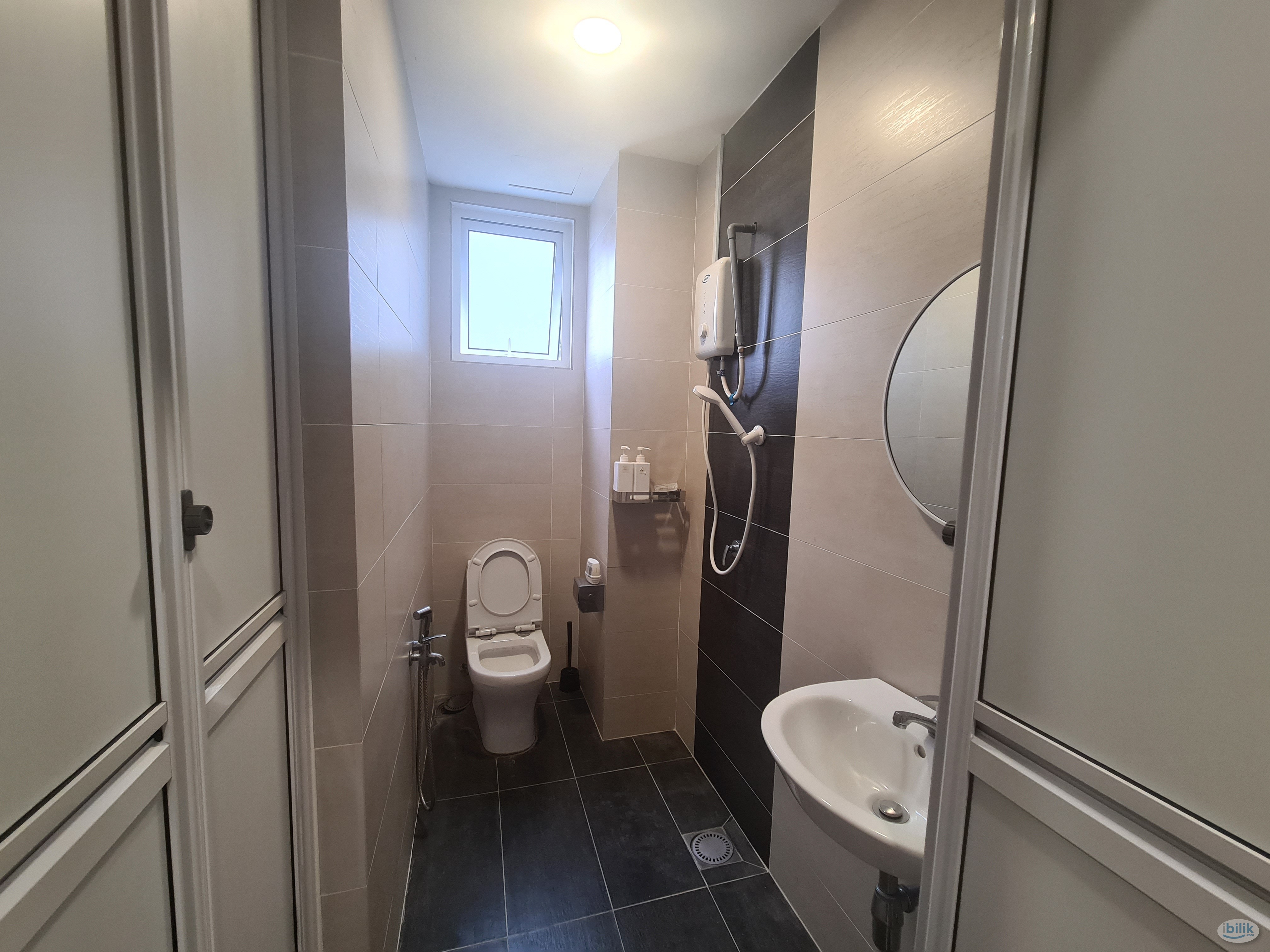 Pinnacle Sri Petaling Master Rooms with Private Bathroom for Rent RM1100-RM1200, MRT & LRT, APU - Image 3