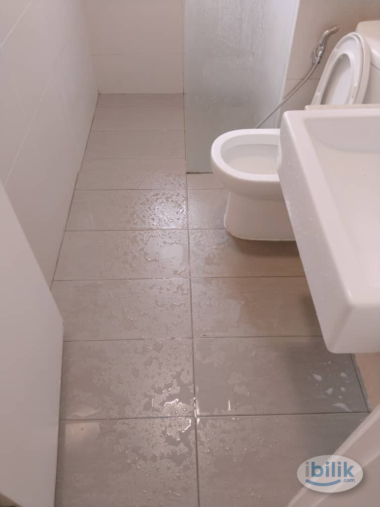 Medium Room at South View, Bangsar South - Image 3