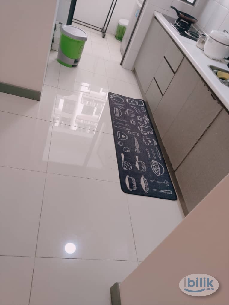 Medium Room at South View, Bangsar South - Image 4
