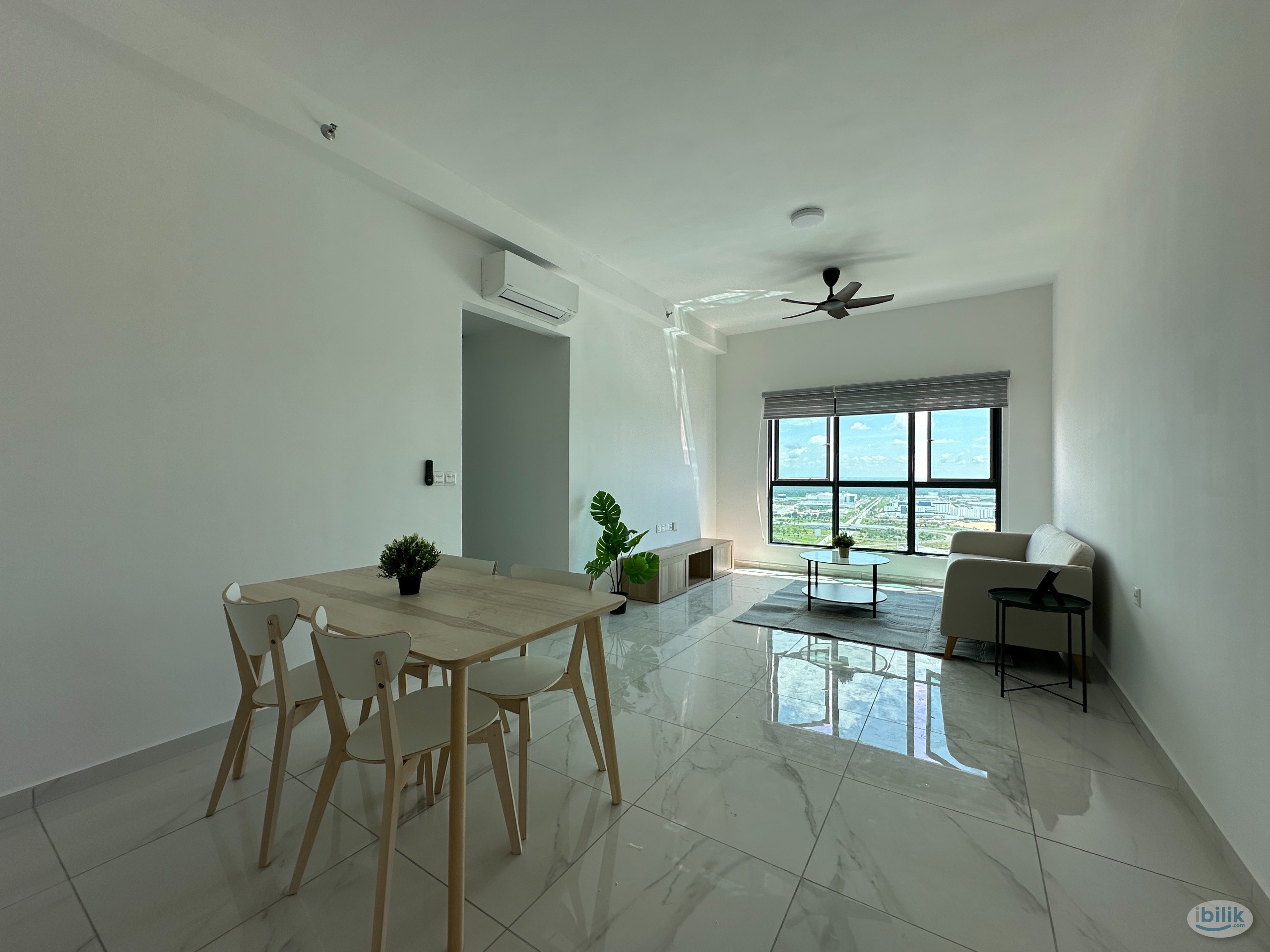 Middle Room at Batu Kawan, Seberang Perai - Image 2