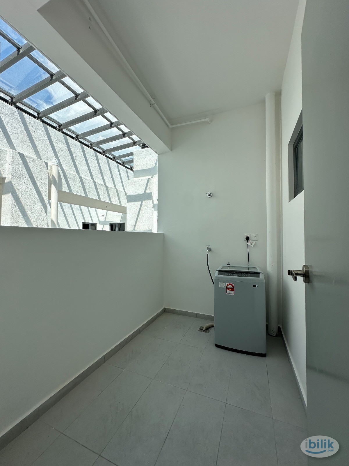 Middle Room at Batu Kawan, Seberang Perai - Image 5