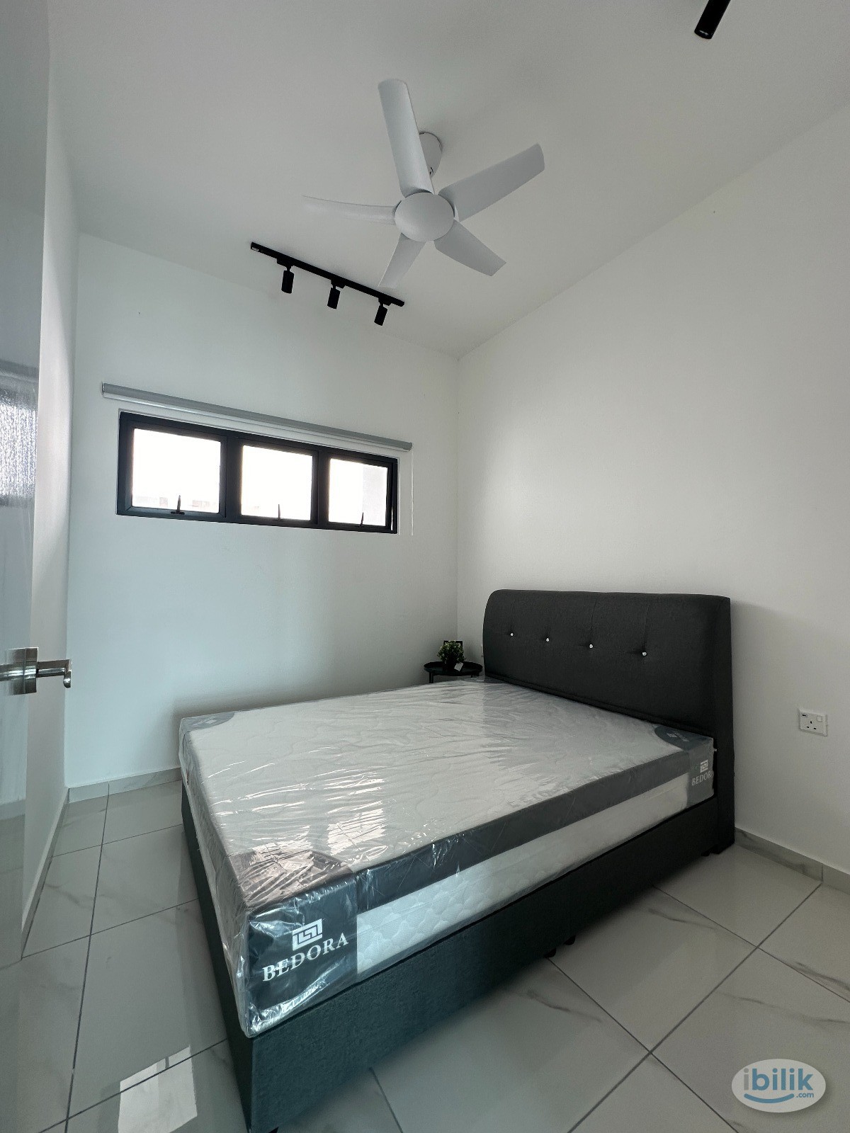 Middle Room at Batu Kawan, Seberang Perai - Image 1