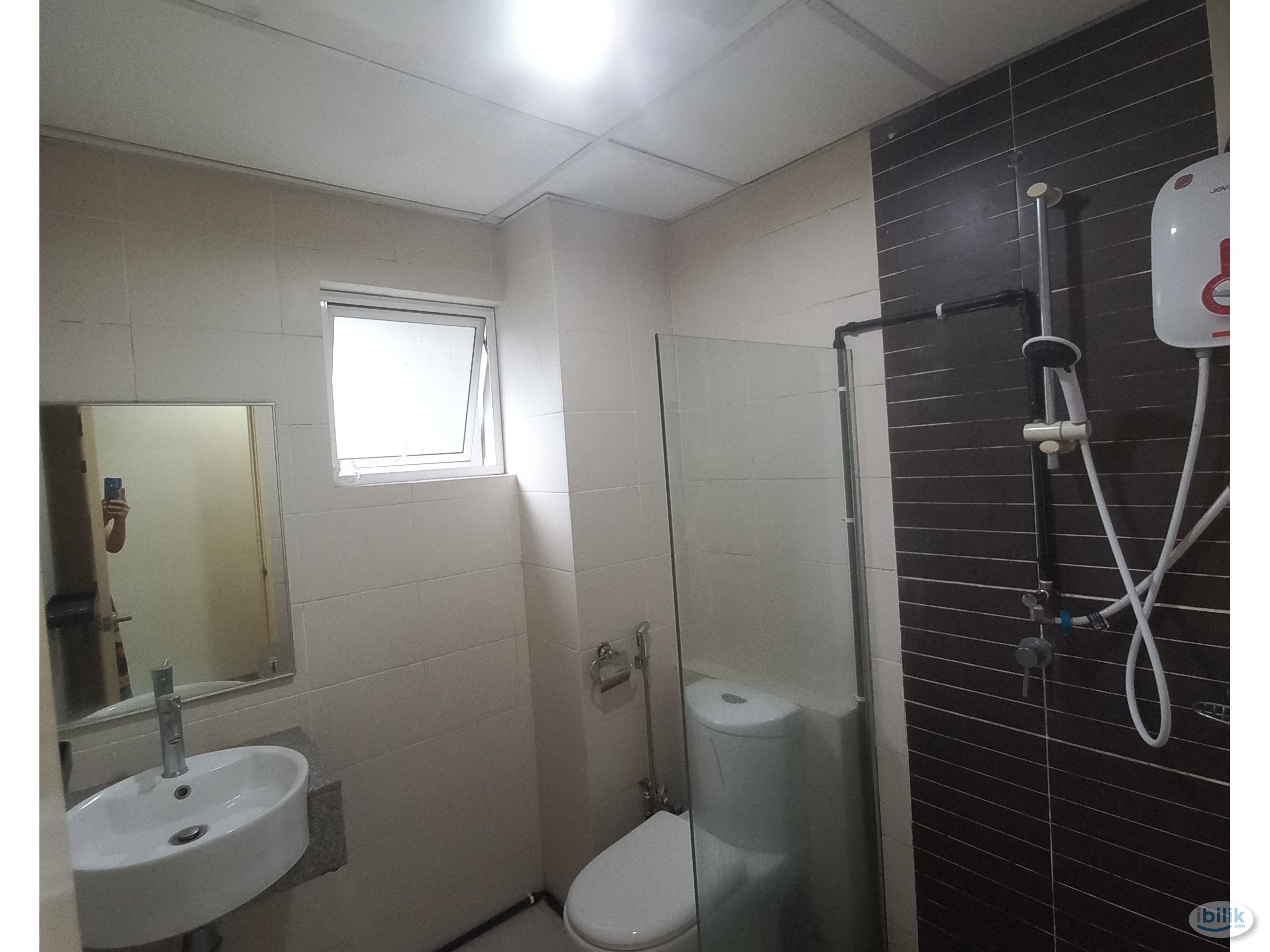 Master room *NO PARTITION* new block C metropolitan square condo - Image 2