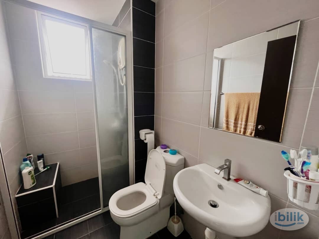 Bayan Lepas Master Room at Reflections Condo - Image 2