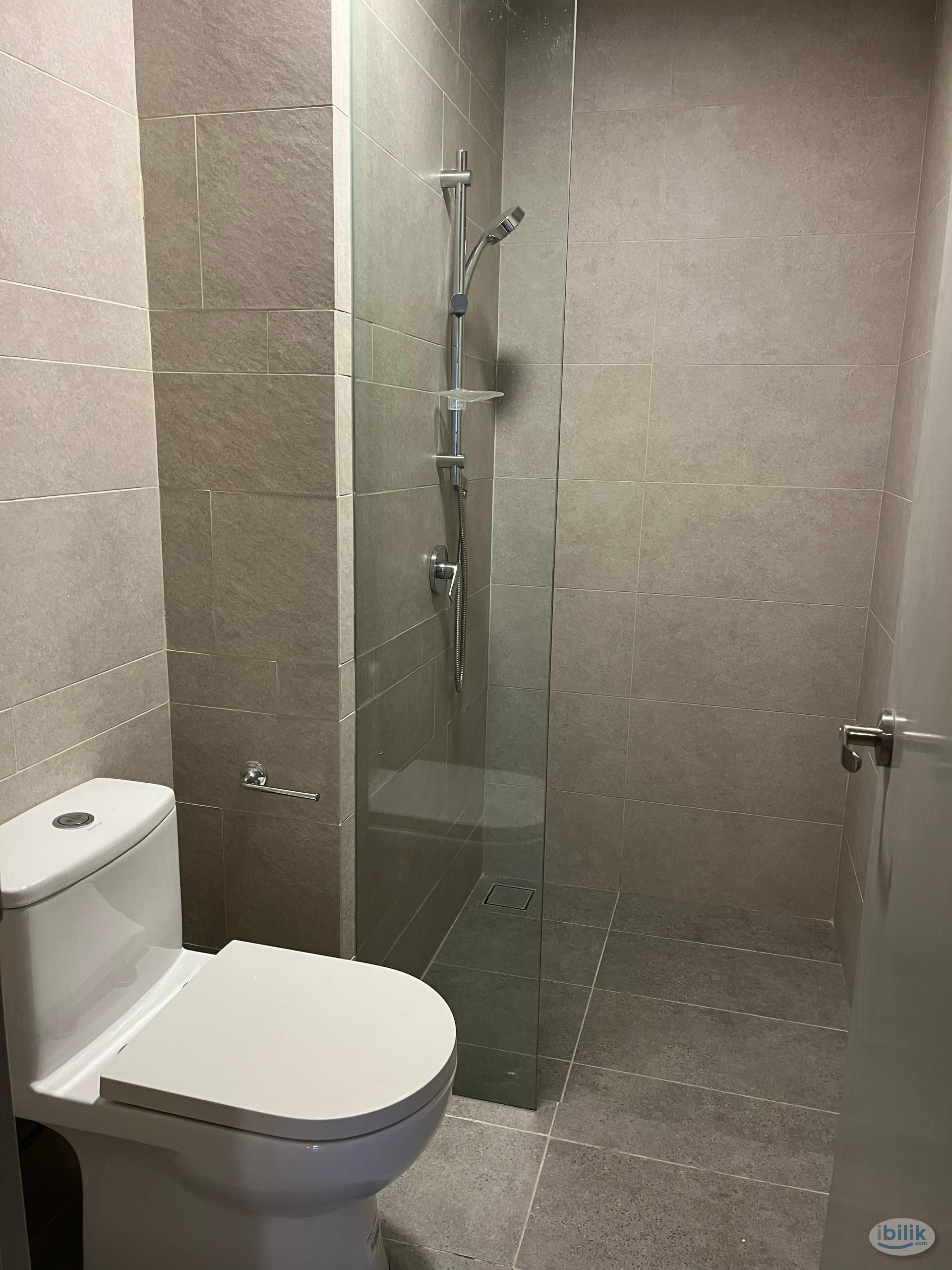 ASTETICA RESIDENCE @ SERI KEMBANGAN ( MEDIUM ROOM ) FEMALE UNIT - Image 1