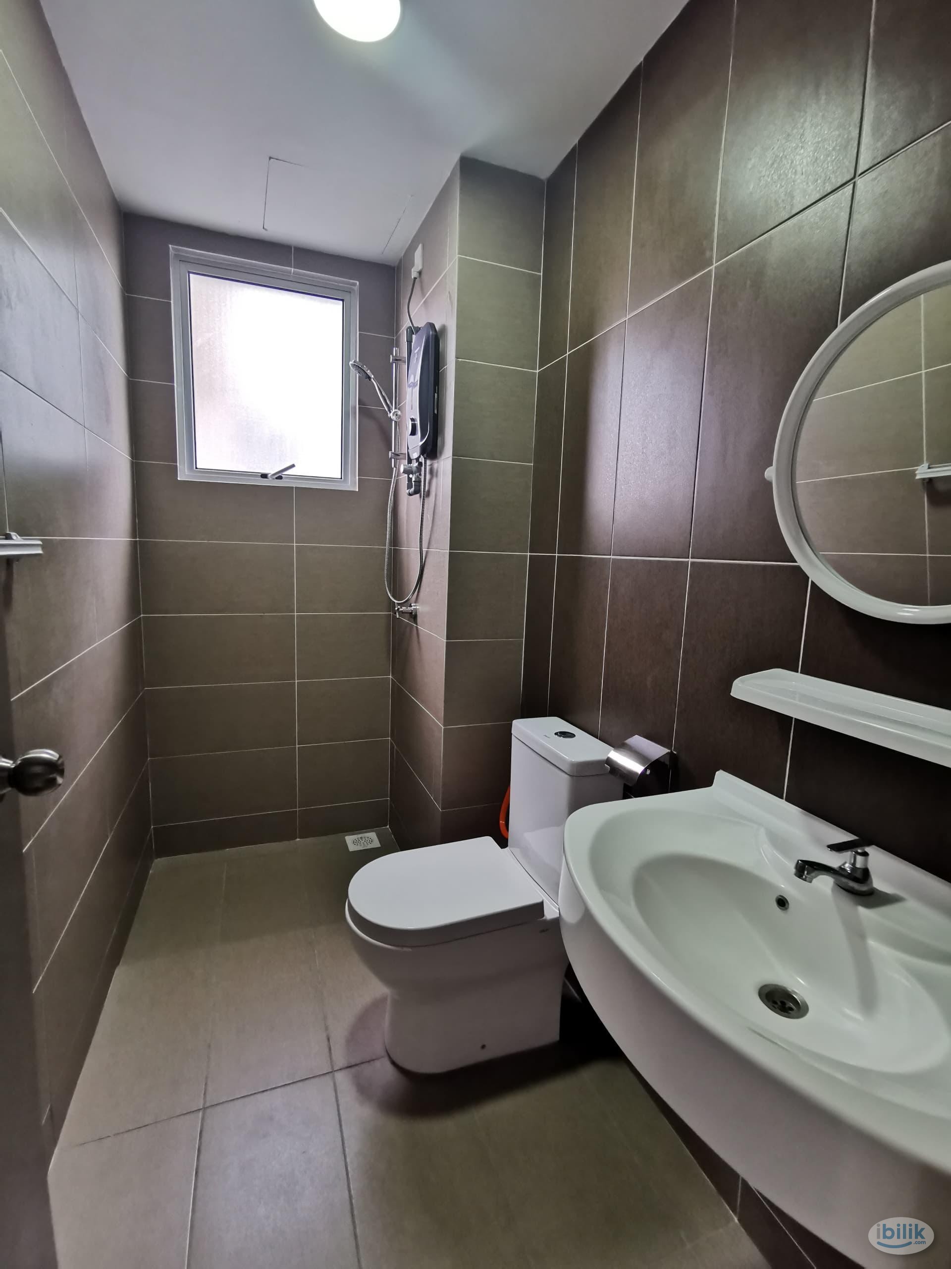 Platinum Splendor Master Room with private bathroom - Image 2