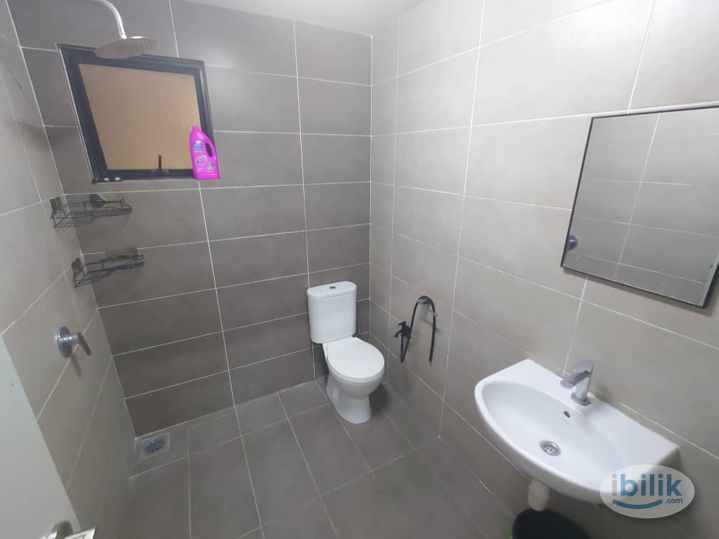 Middle Room at The Zizz, Damansara Damai - Image 4