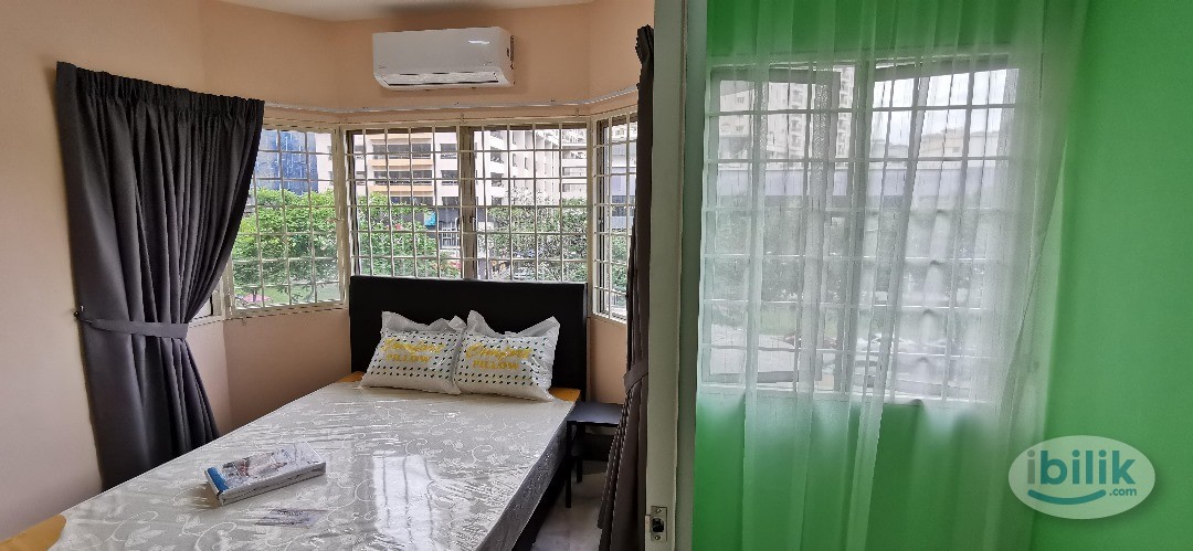 Middle Room at Kuchai Lama, Kuala Lumpur - Image 1