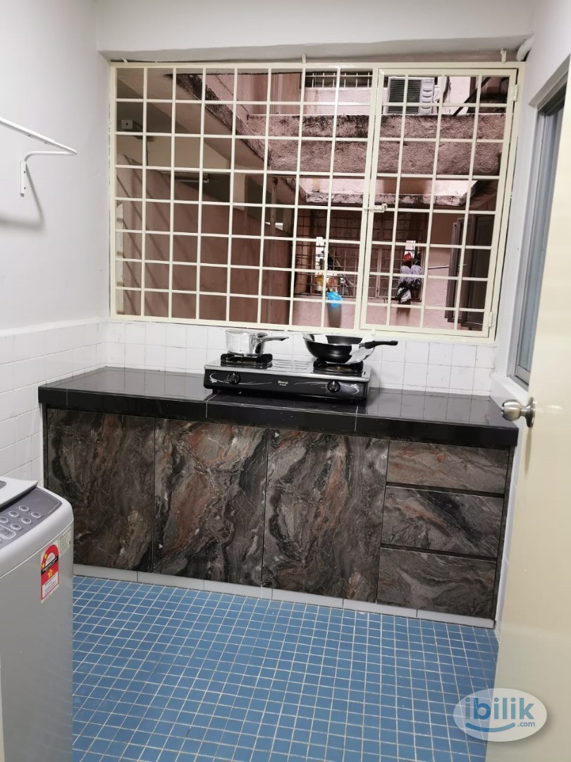 Middle Room at Kuchai Lama, Kuala Lumpur - Image 2