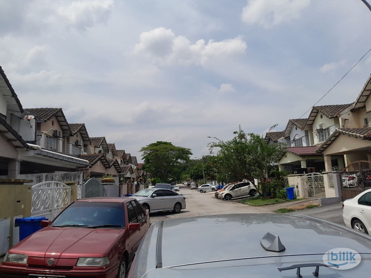 [Subang Bestari House] Medium Room Rent Near Help University, Subang Airport, Kwasa Damansara - Image 1