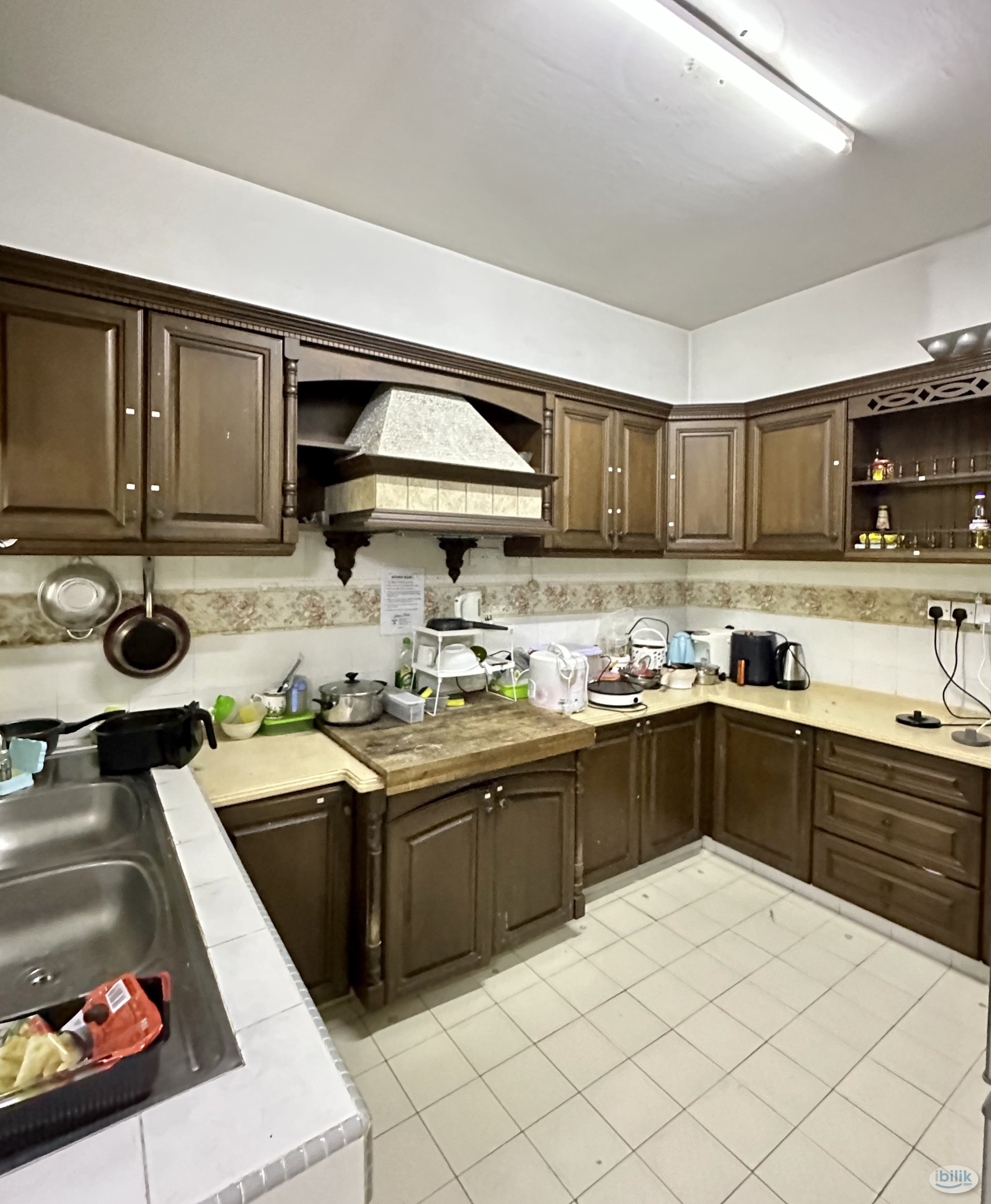 🔥Walking Distance to MRT Bandar Utama, High Speed Wifi - Image 1