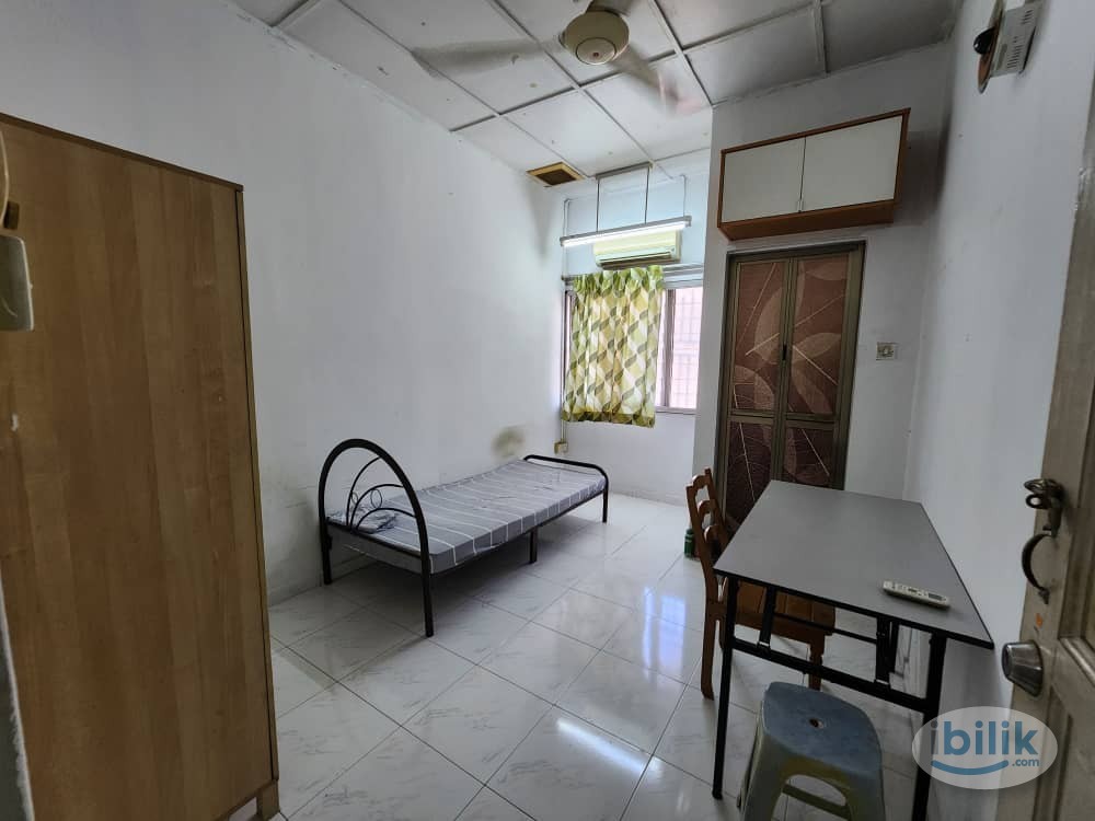 🔥Aircone Room at Taman Serdang Raya, Seri Kembangan (Include utility) Walk to LRT Station - Image 1