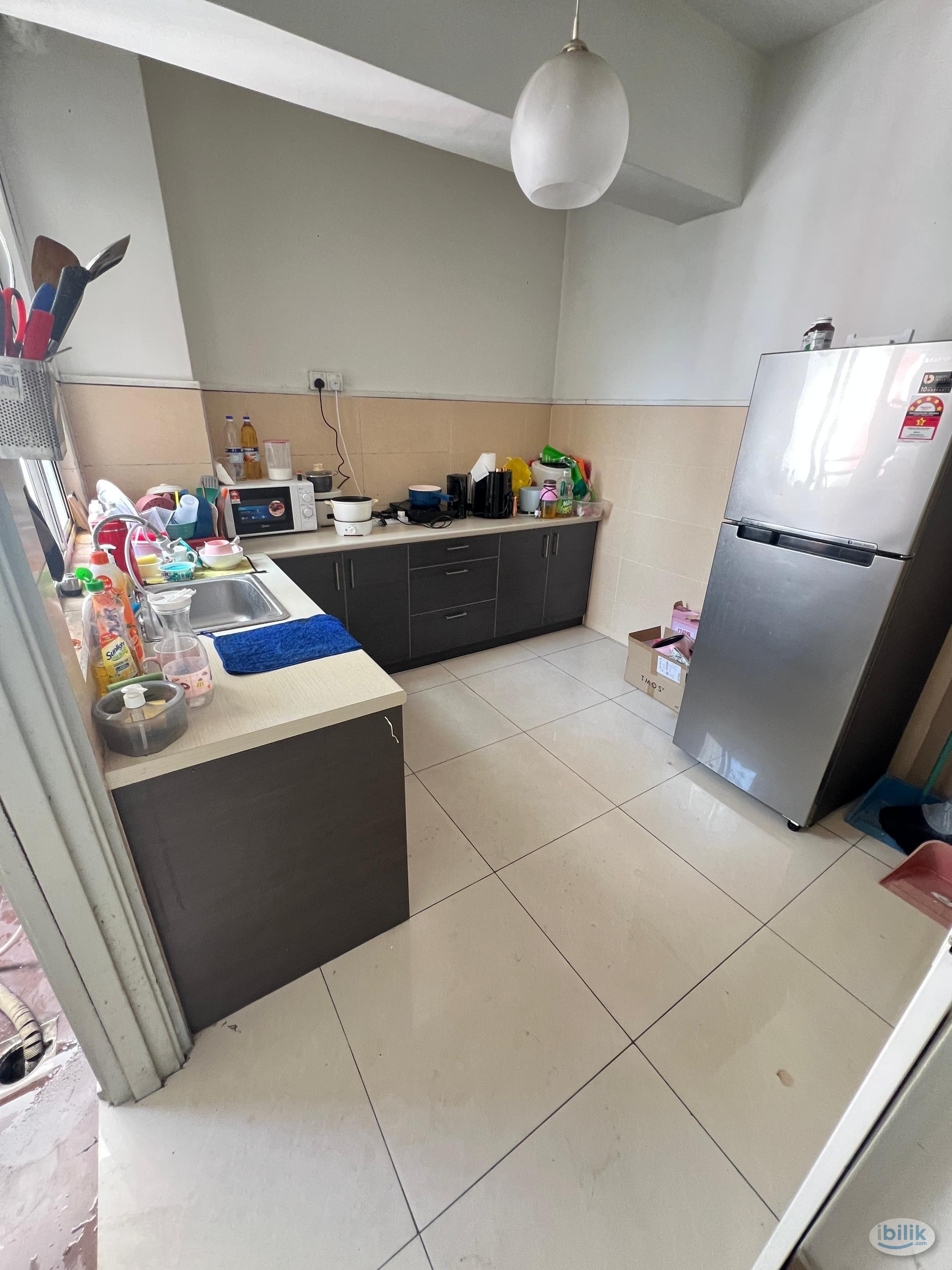 😍 5 mins walk to LRT😍 Inclusive all Utilities 😍Free Wifi 😍Free Cleaning 😍Fully Furnished Room at Main Place Subang Jaya - Image 3