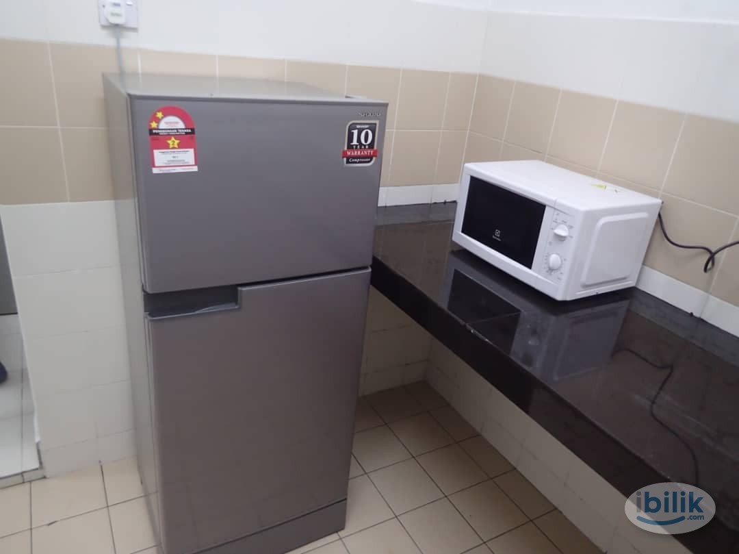 Master Room at Residensi Laguna, Bandar Sunway - Image 5