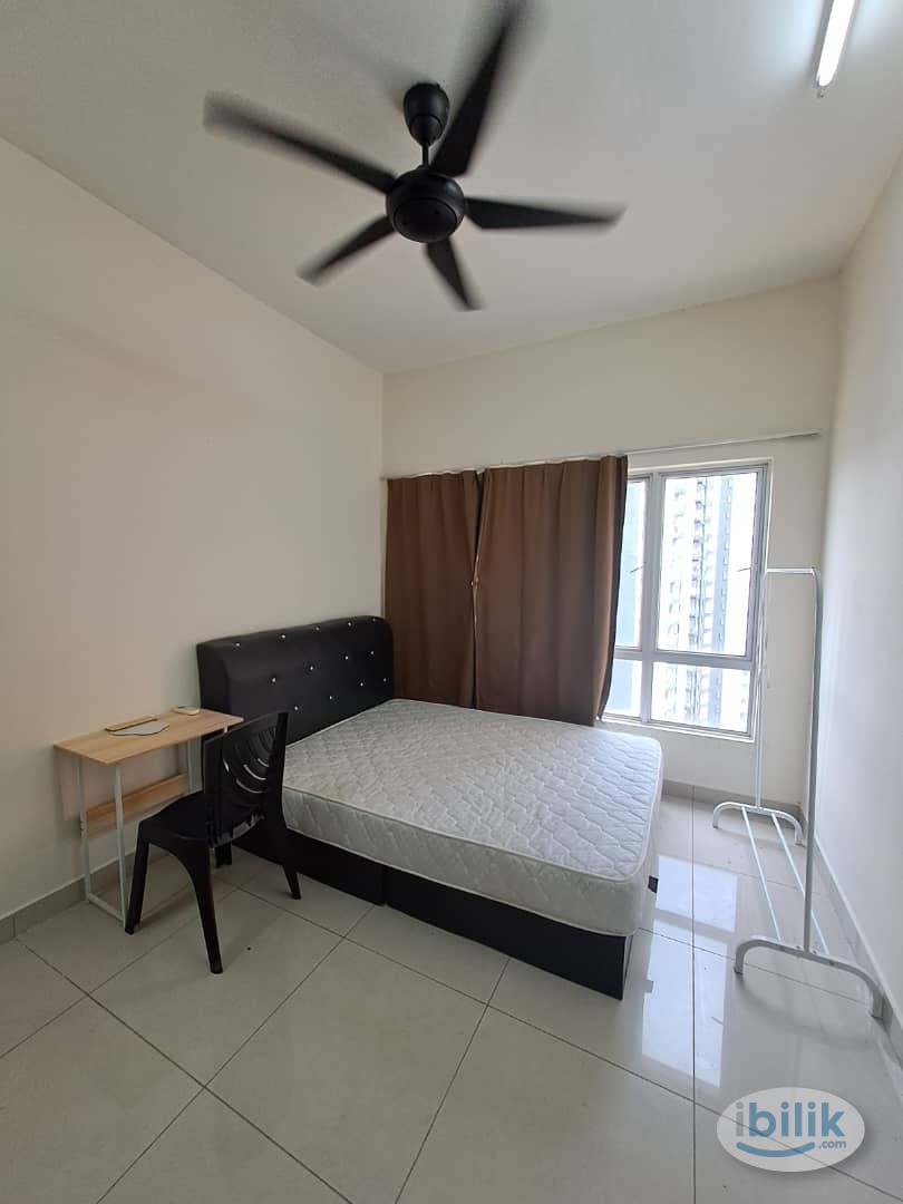 [Female Unit] Big Master Room with Private Bathroom at OUG Parklane, Old Klang Road - Image 1