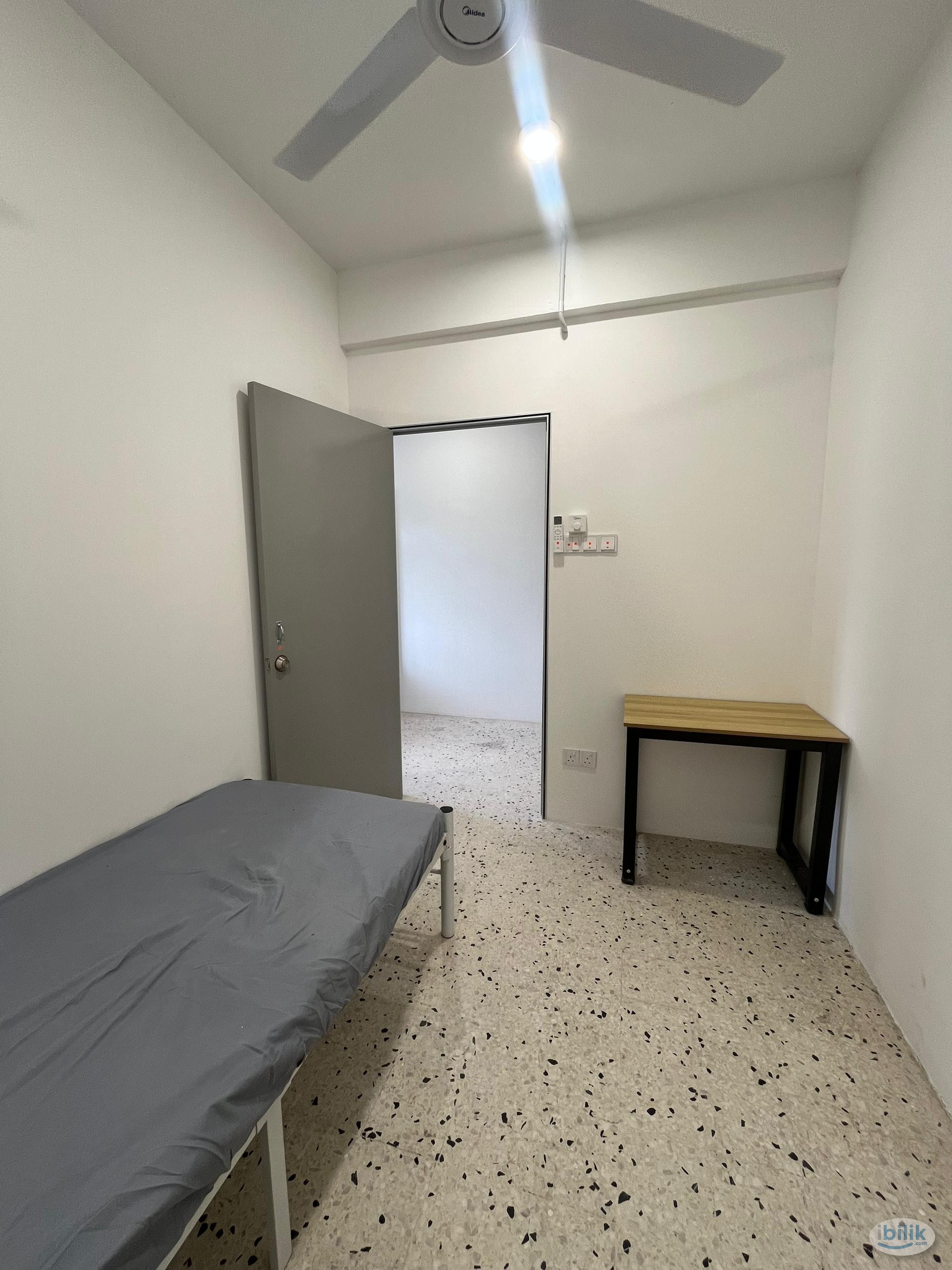 🌟 Modern Room for Rent | 🏠 Fully Furnished | 🚆 7 Mins to Kentonmen MRT | 📶 Free WiFi - Image 3