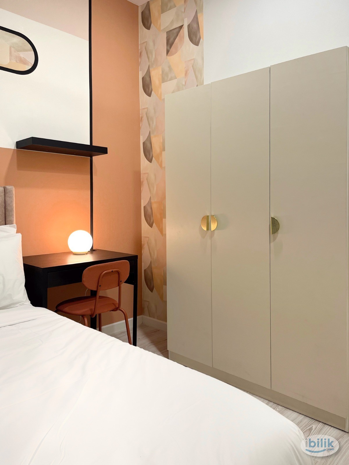 Middle Room at Meta Residences Putra Permai, Seri Kembangan - Image 2