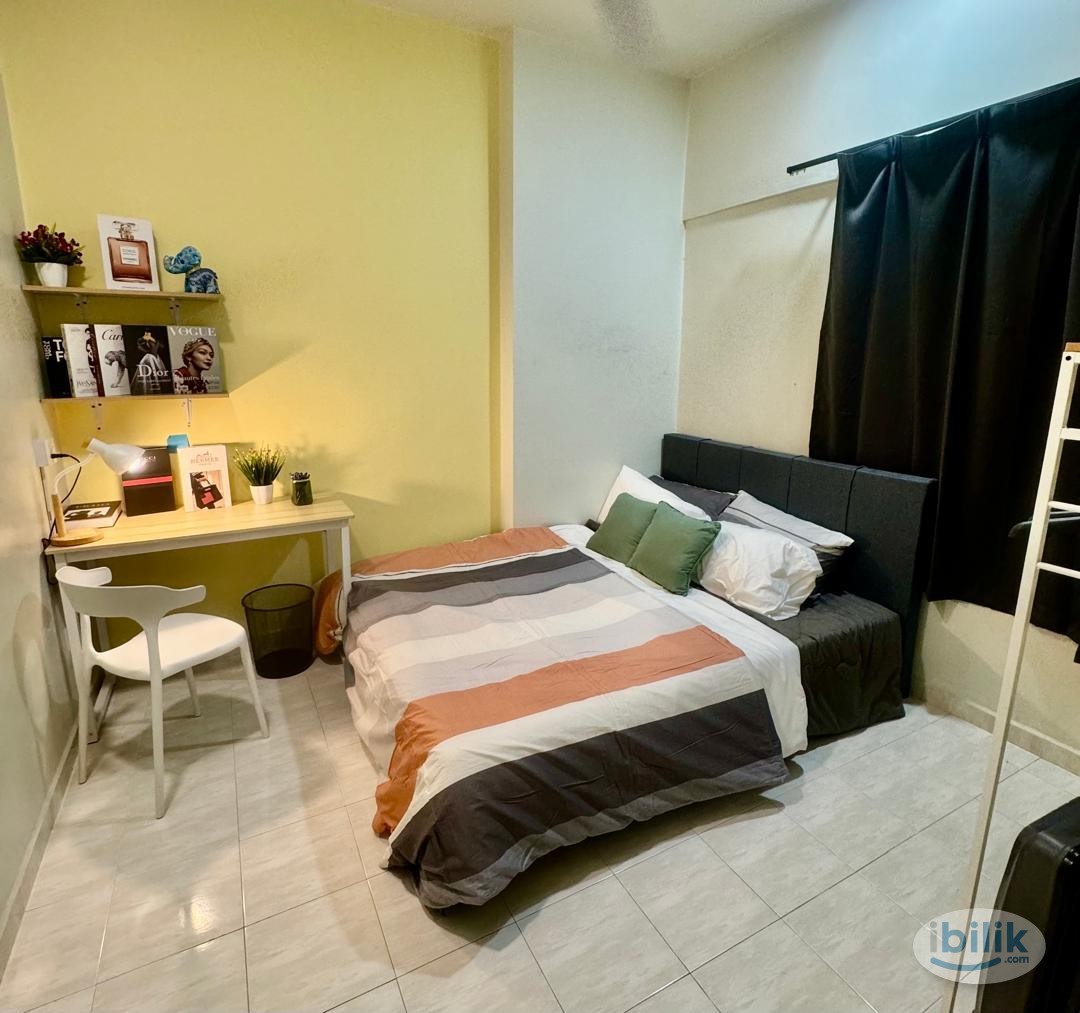 Middle Room at Bukit Jambul, Penang @ Victoria Heights - Image 1